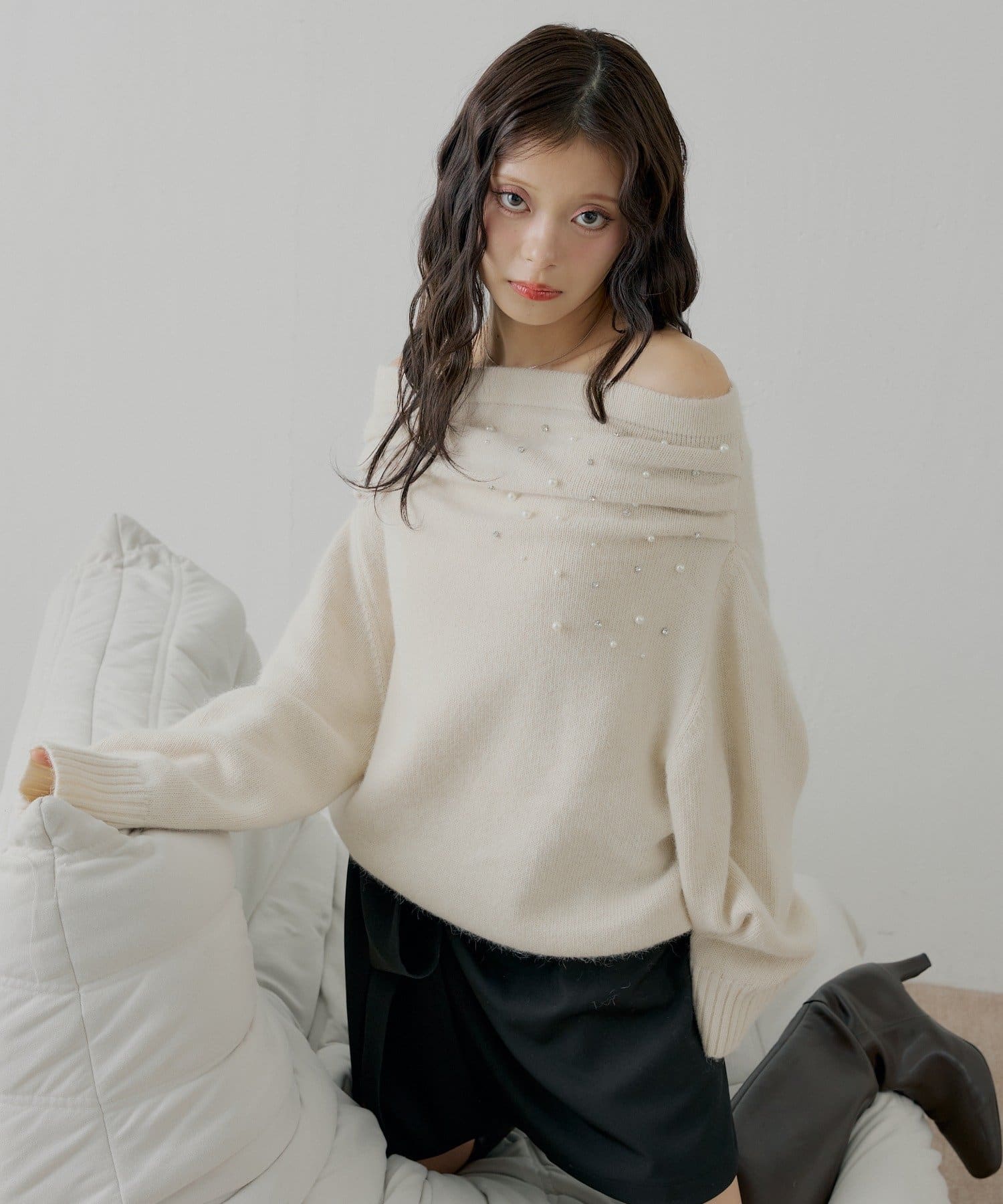 Chico(チコ) ビジュー付きアンゴラオフショルニット