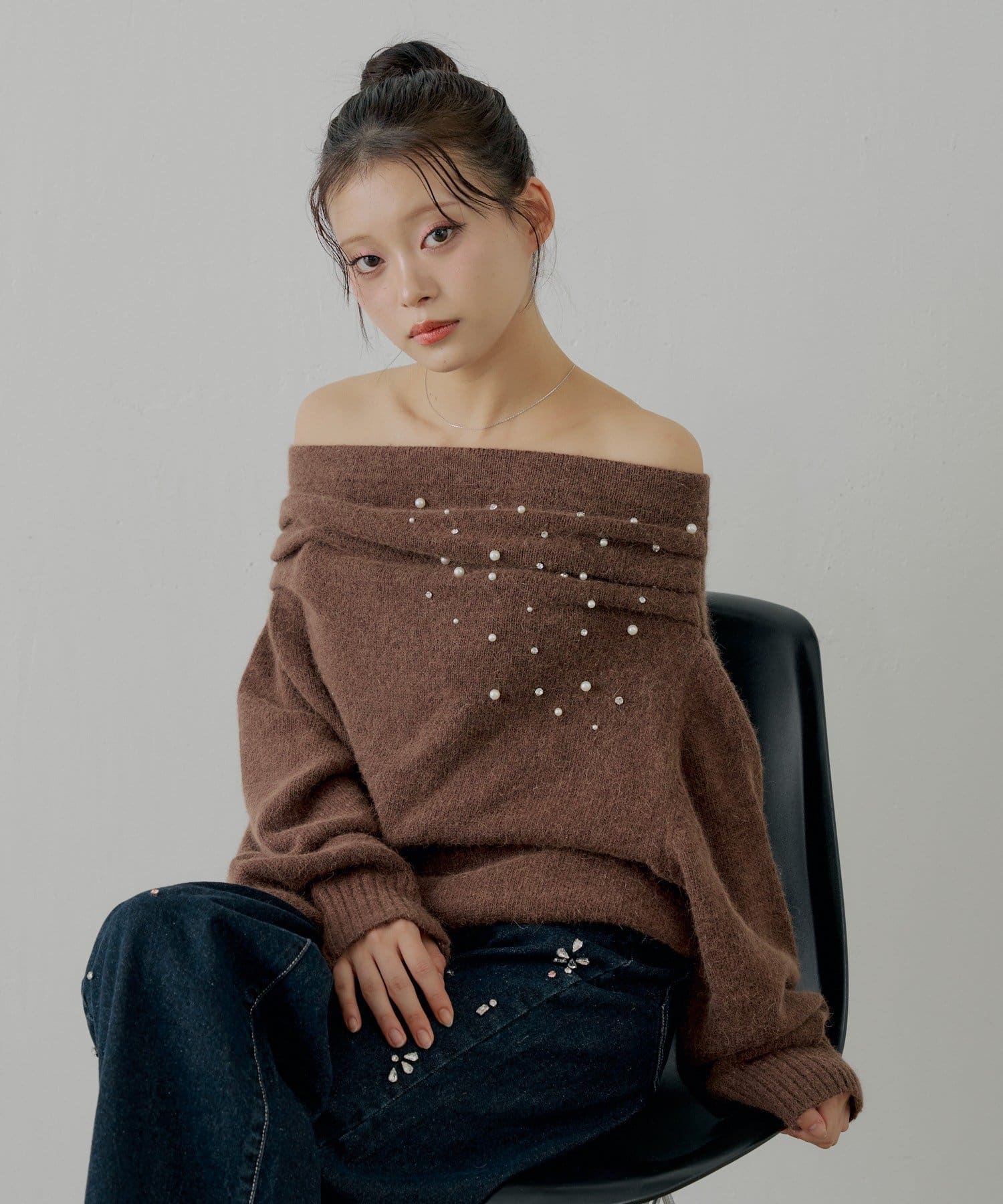 Chico(チコ) ビジュー付きアンゴラオフショルニット