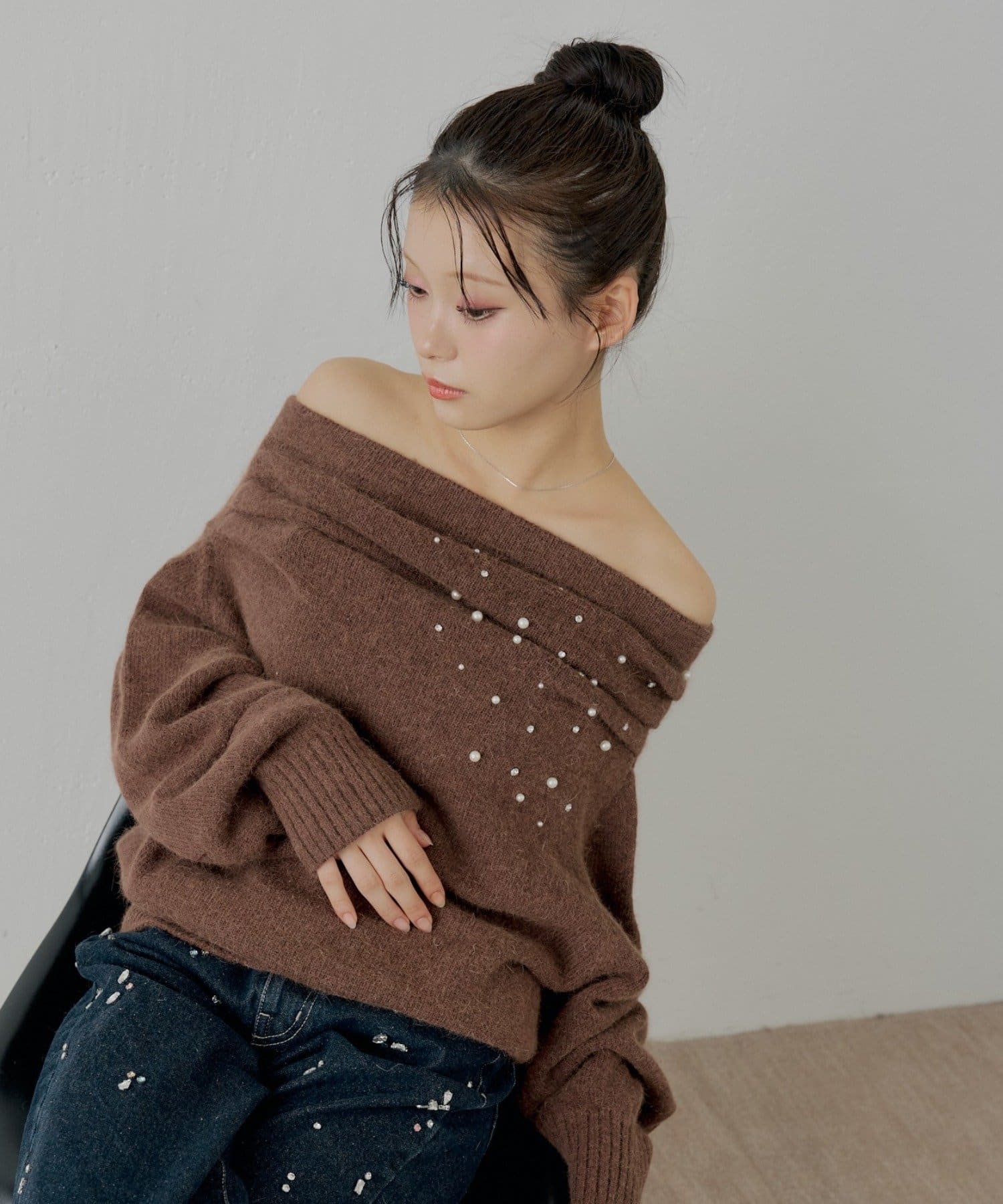 Chico(チコ) ビジュー付きアンゴラオフショルニット