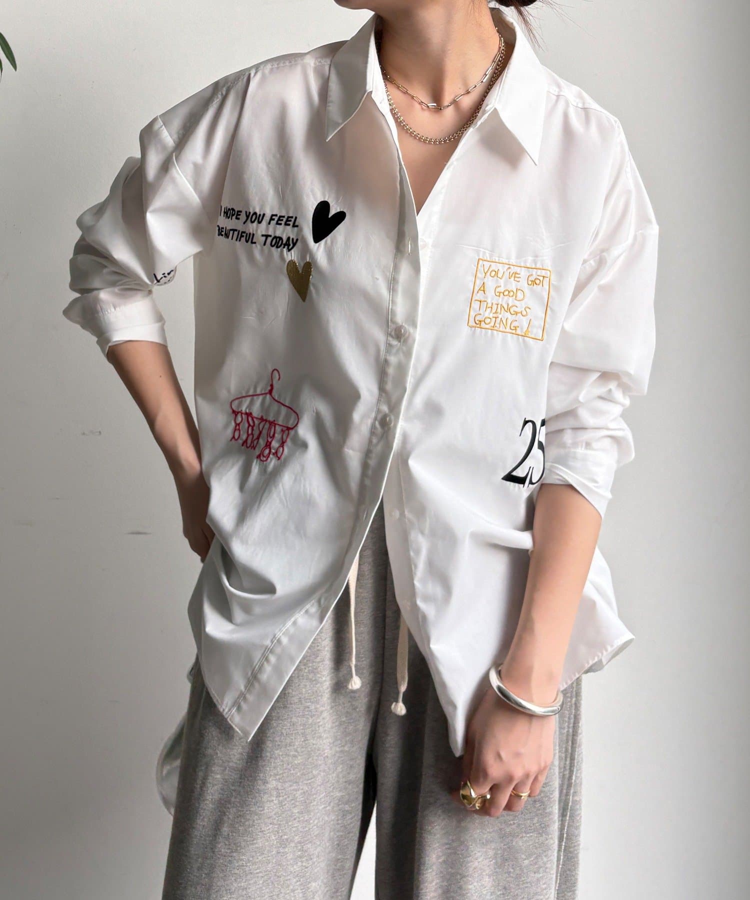 DOUDOU(ドゥドゥ) 【WEB限定】レタリング刺繍×プリントシャツ