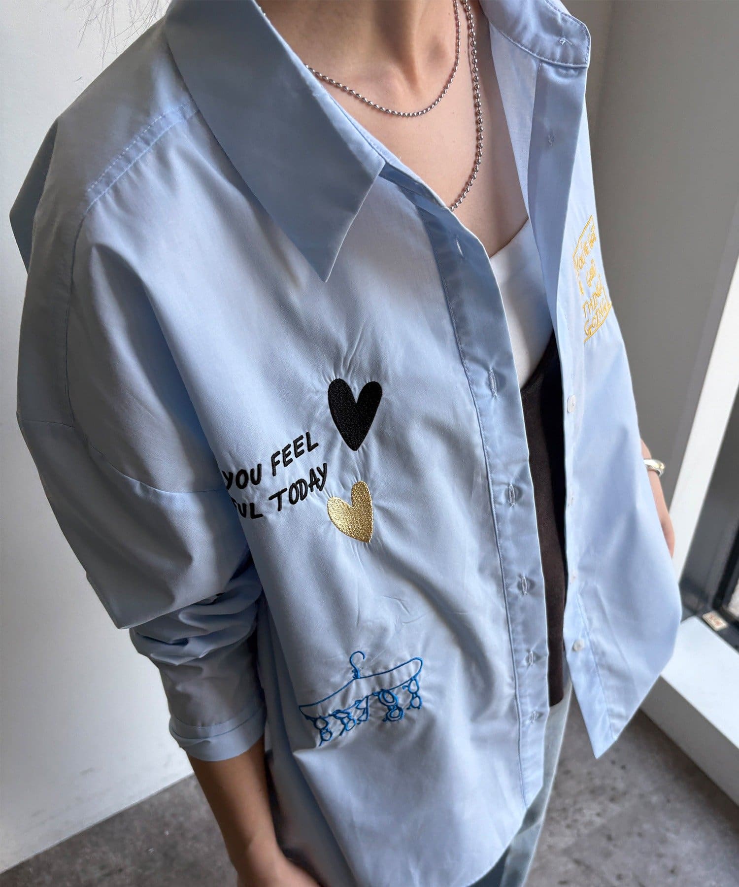 DOUDOU(ドゥドゥ) 【WEB限定】レタリング刺繍×プリントシャツ