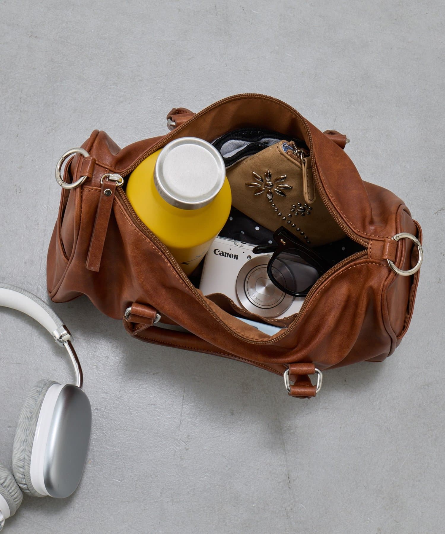 Kastane(カスタネ) 【500mlペットボトル収納可】スタッズボストンバッグ