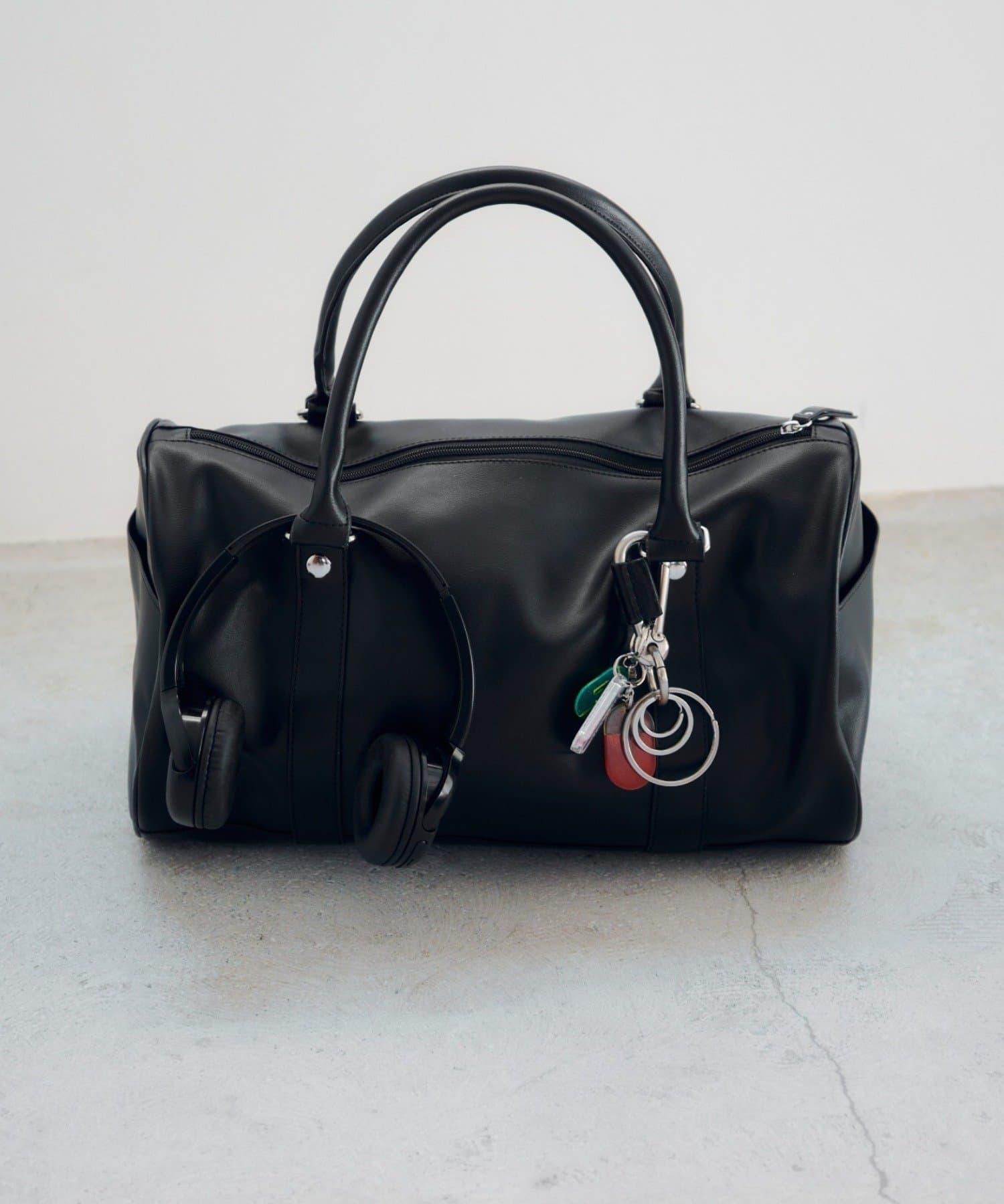 Kastane(カスタネ) 【500mlペットボトル収納可】スタッズボストンバッグ