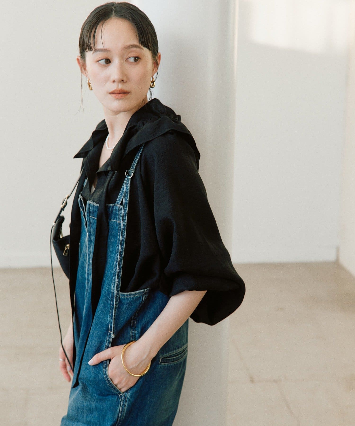 RIVE DROITE(リヴドロワ) 予約【顔まわり華やか】リネンライクフリルカラーブラウス