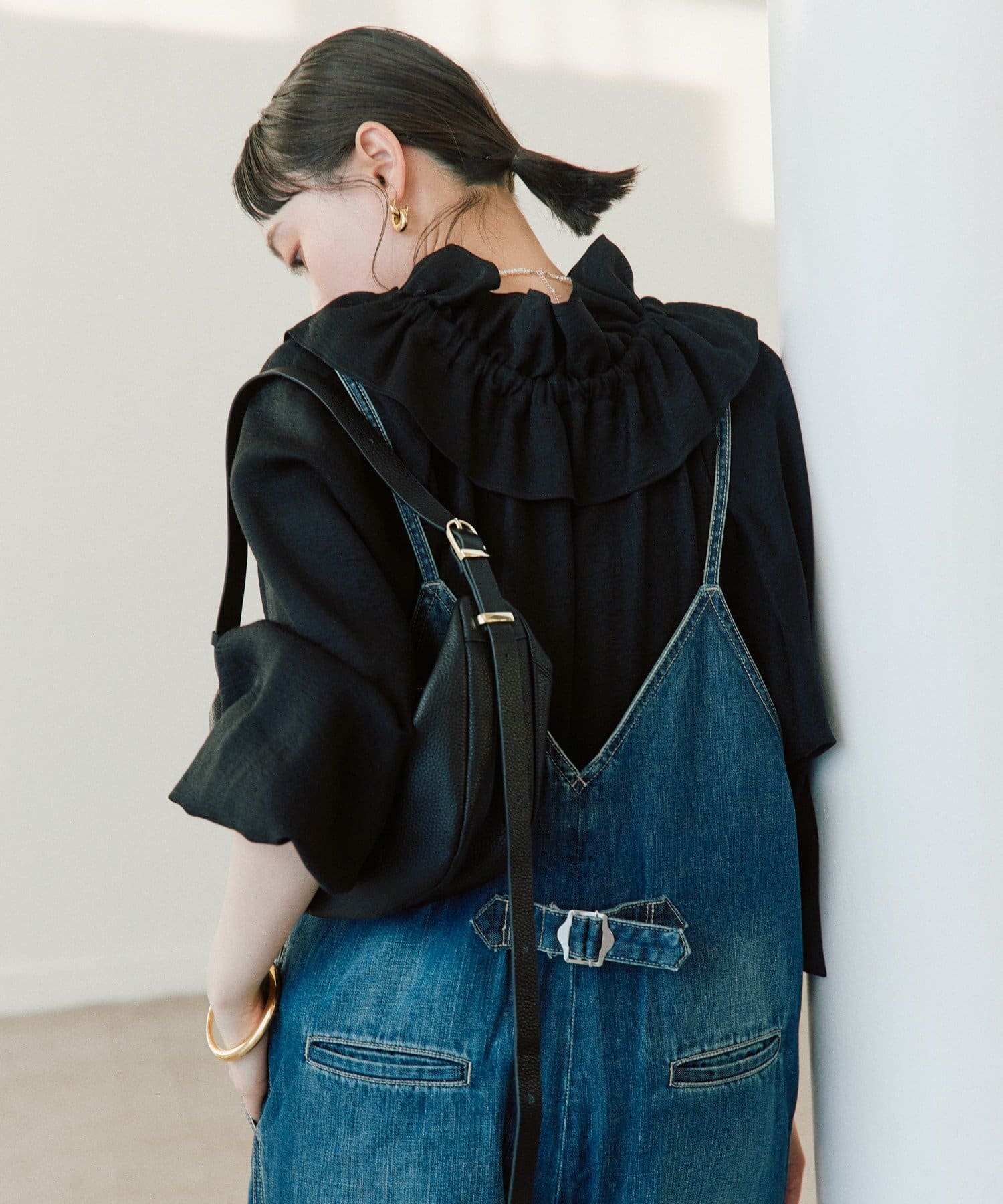 RIVE DROITE(リヴドロワ) 予約【顔まわり華やか】リネンライクフリルカラーブラウス