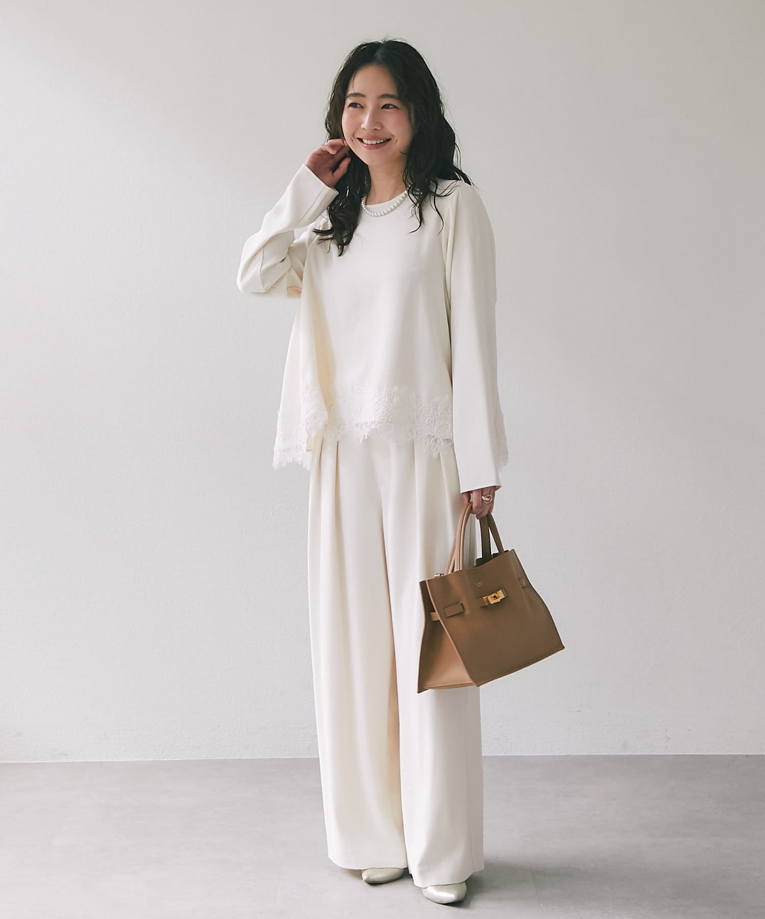 La boutique BonBon(ラブティックボンボン) 【RISA監修・オケージョン対応】裾レースブラウス＋2タックワイドパンツ