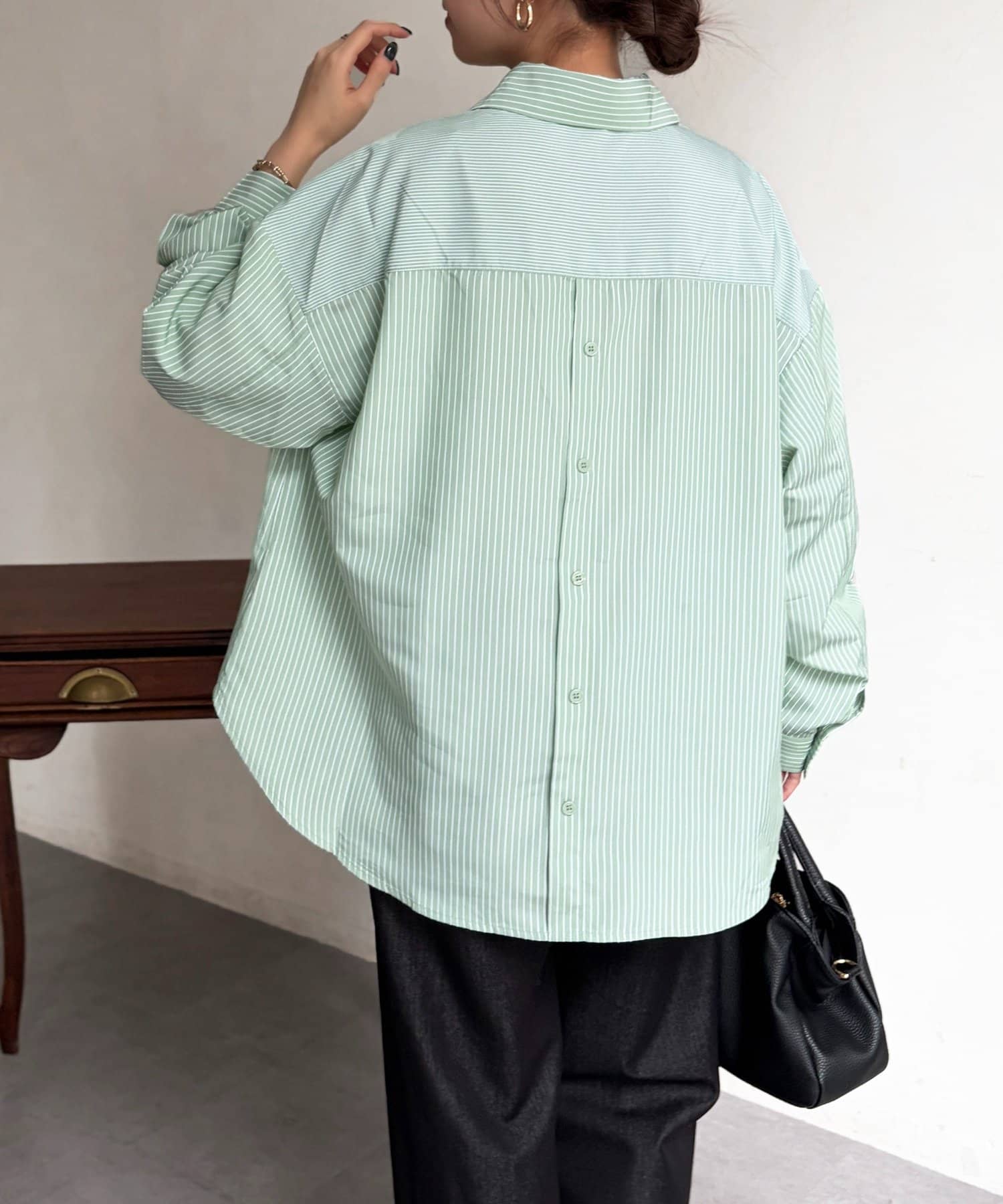 Chez toi(シェトワ) ストライプ後ろ切替ボタンシャツ