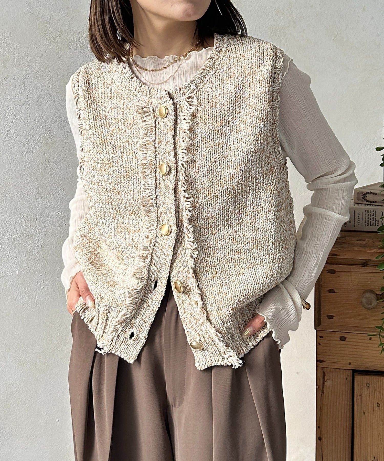 Thevon.(ゼヴォン) ツイード風金ボタンベスト
