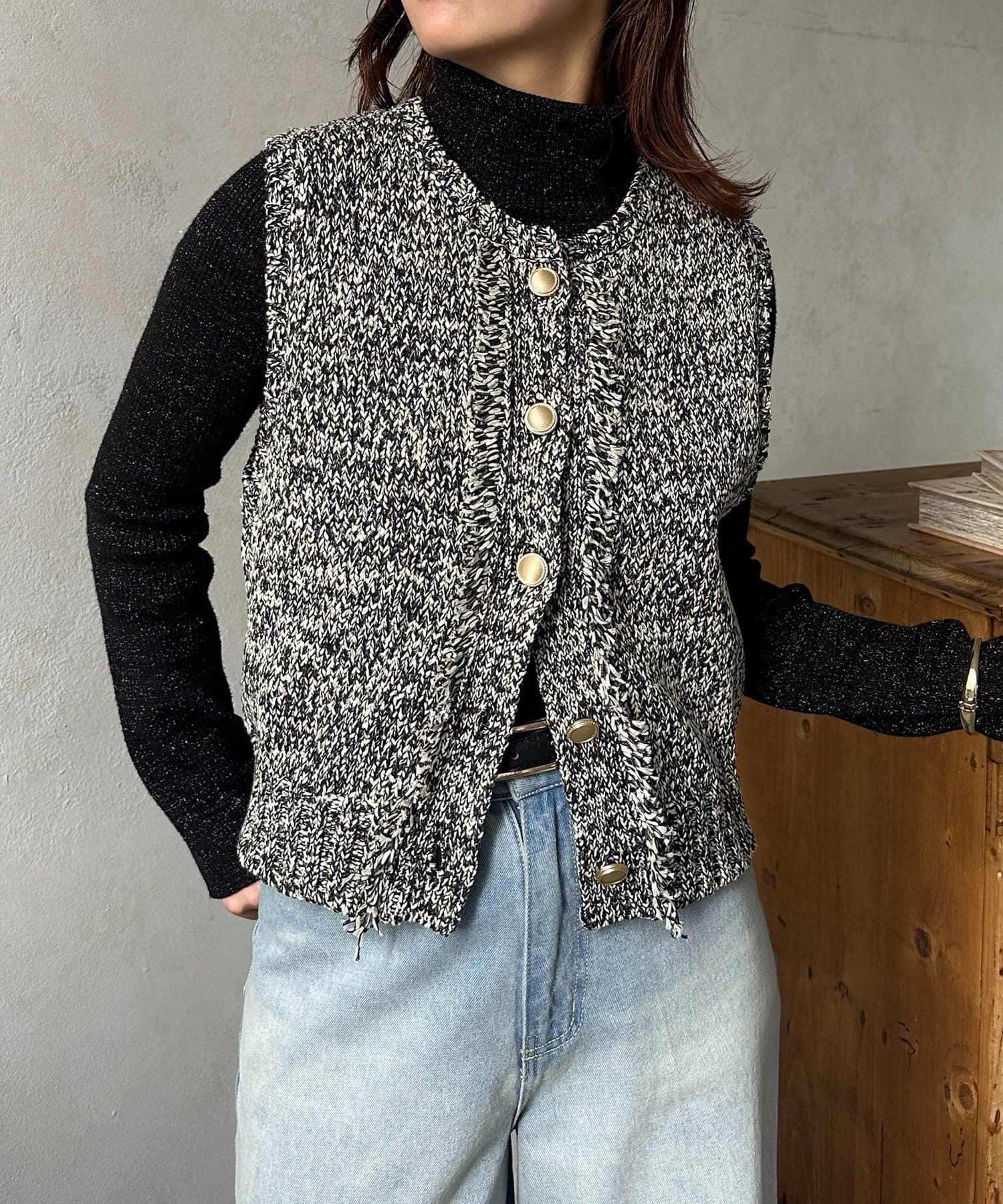 Thevon.(ゼヴォン) ツイード風金ボタンベスト