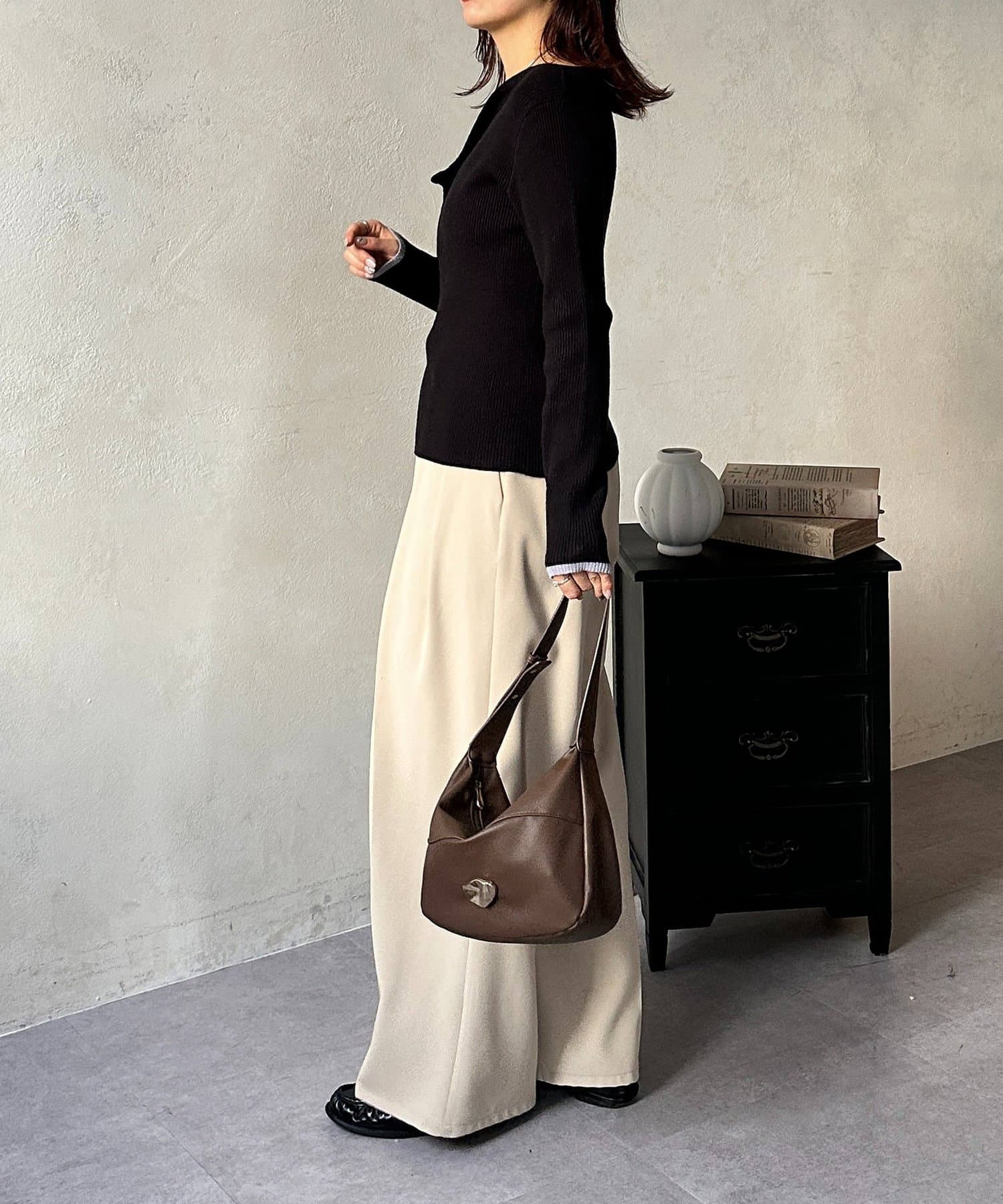 Thevon.(ゼヴォン) アシメネックボタンリブニットプルオーバー