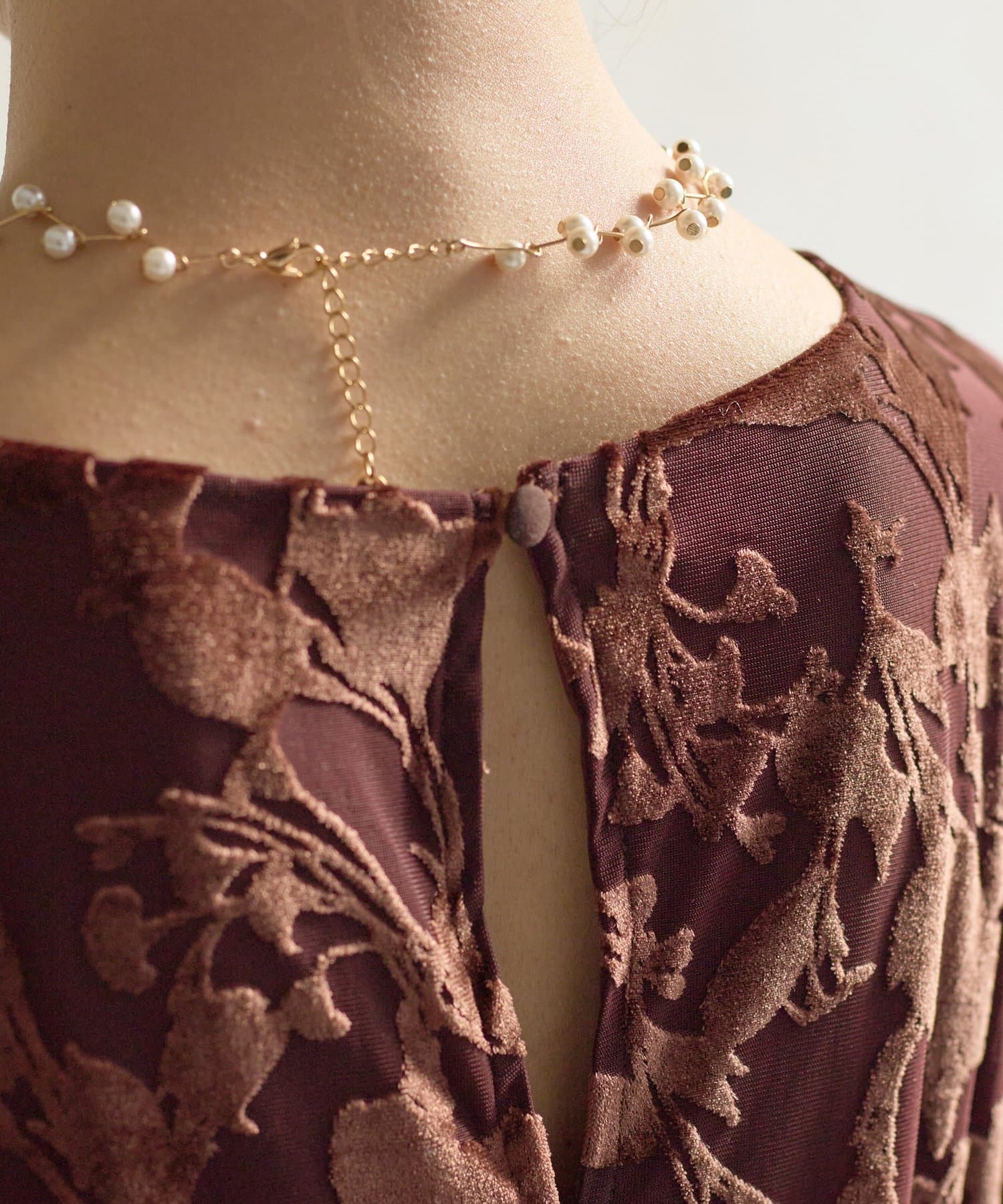 Thevon.(ゼヴォン) 袖シアーオパールレースワンピース