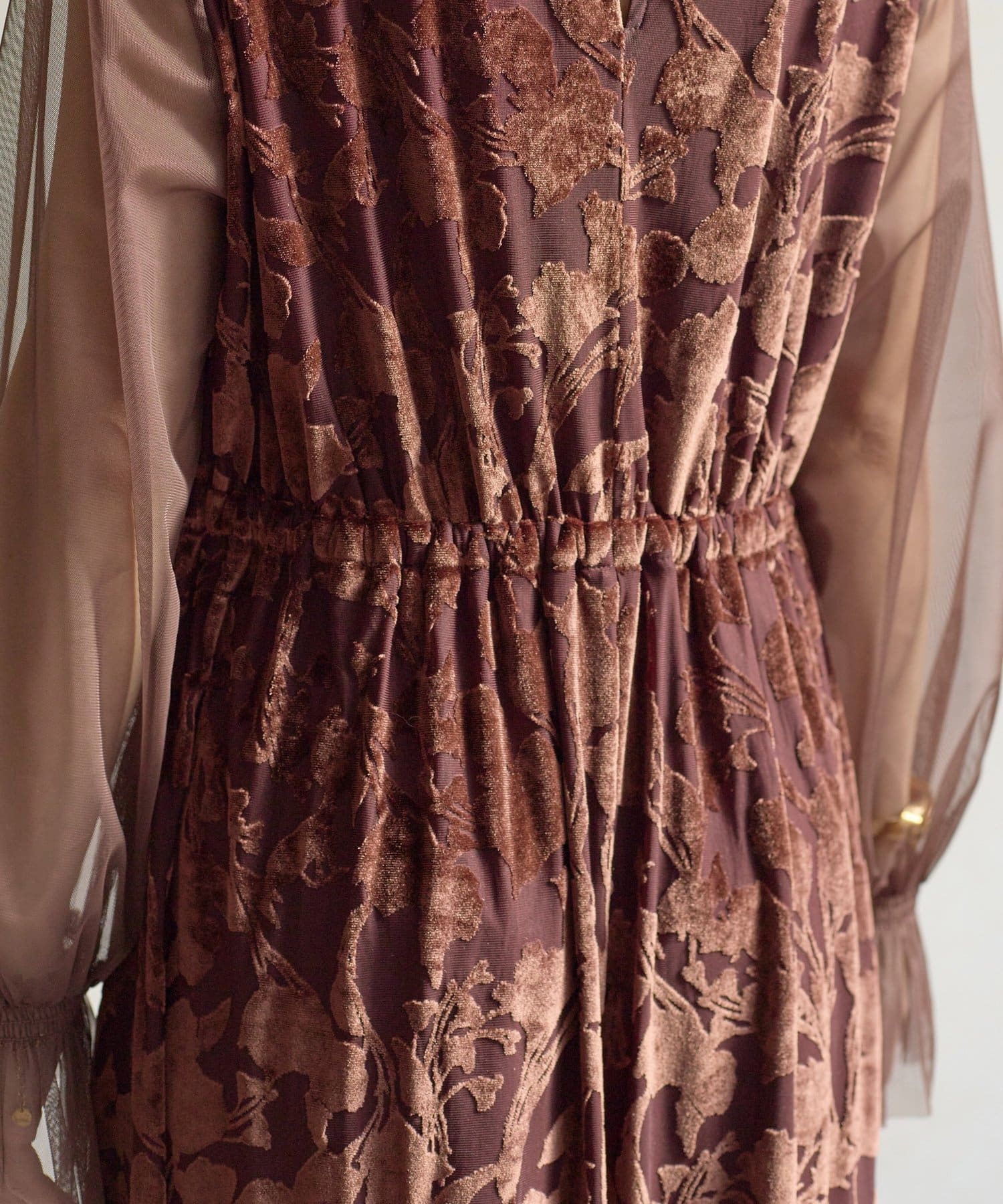 Thevon.(ゼヴォン) 袖シアーオパールレースワンピース