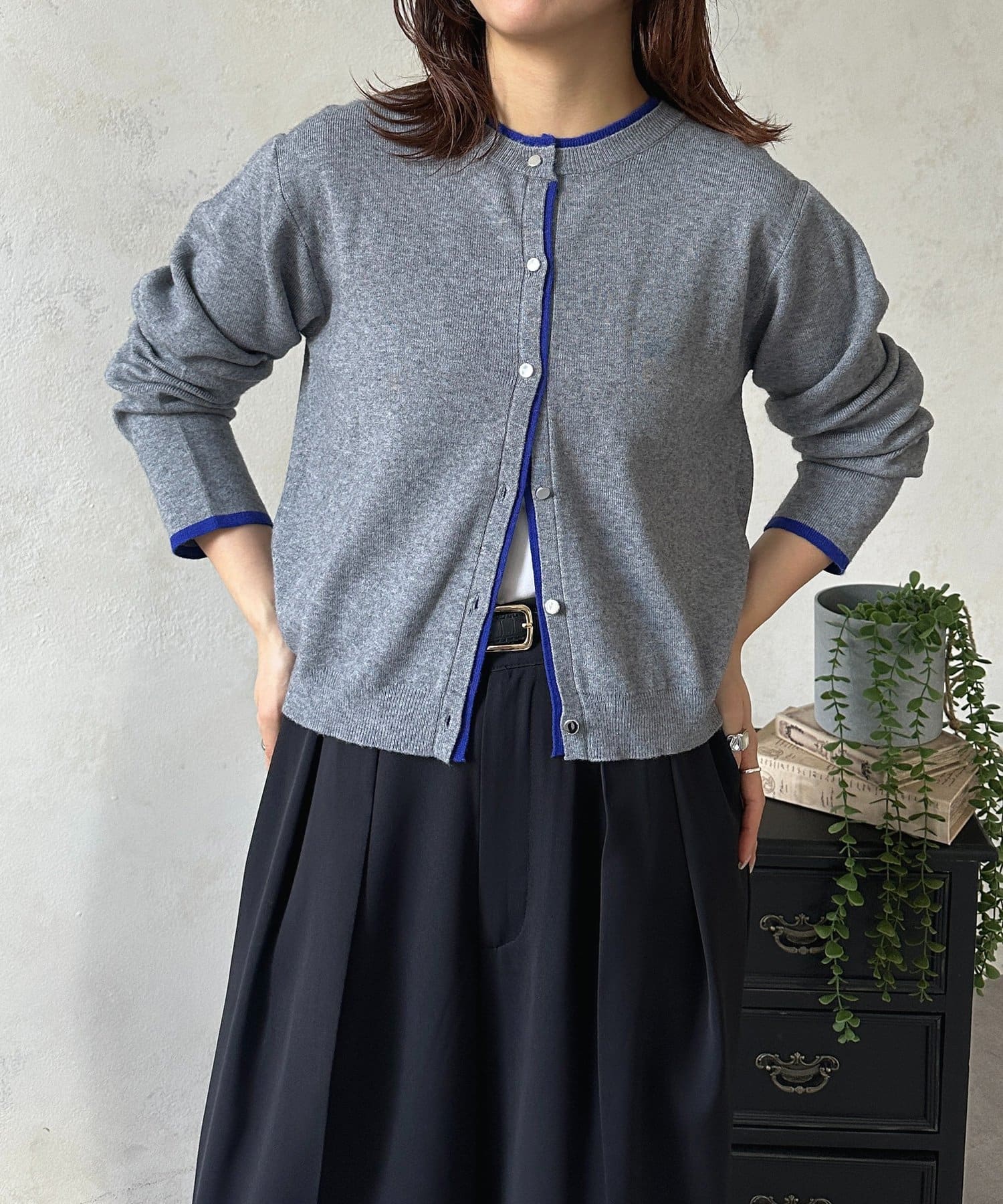 Thevon.(ゼヴォン) レイヤード風配色クルーニットカーディガン