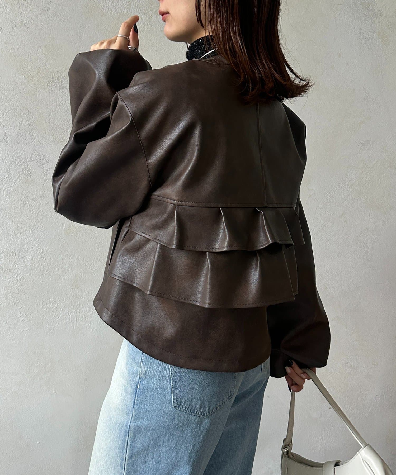 Thevon.(ゼヴォン) バックフリルWジップ合皮ジャケット