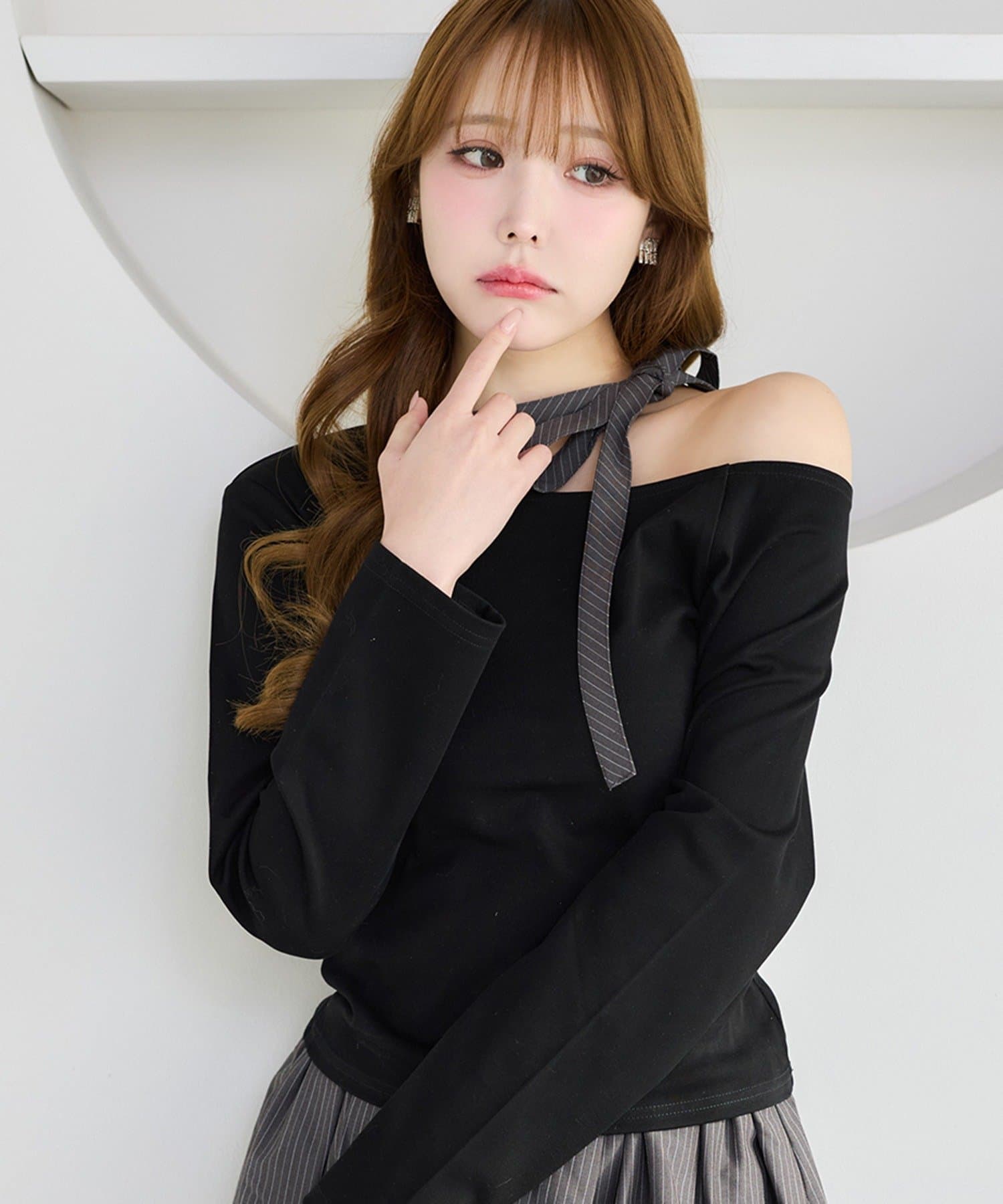 one after another NICE CLAUP(ワンアフターアナザー ナイスクラップ) リボンタイ／ワンショルカットトップス