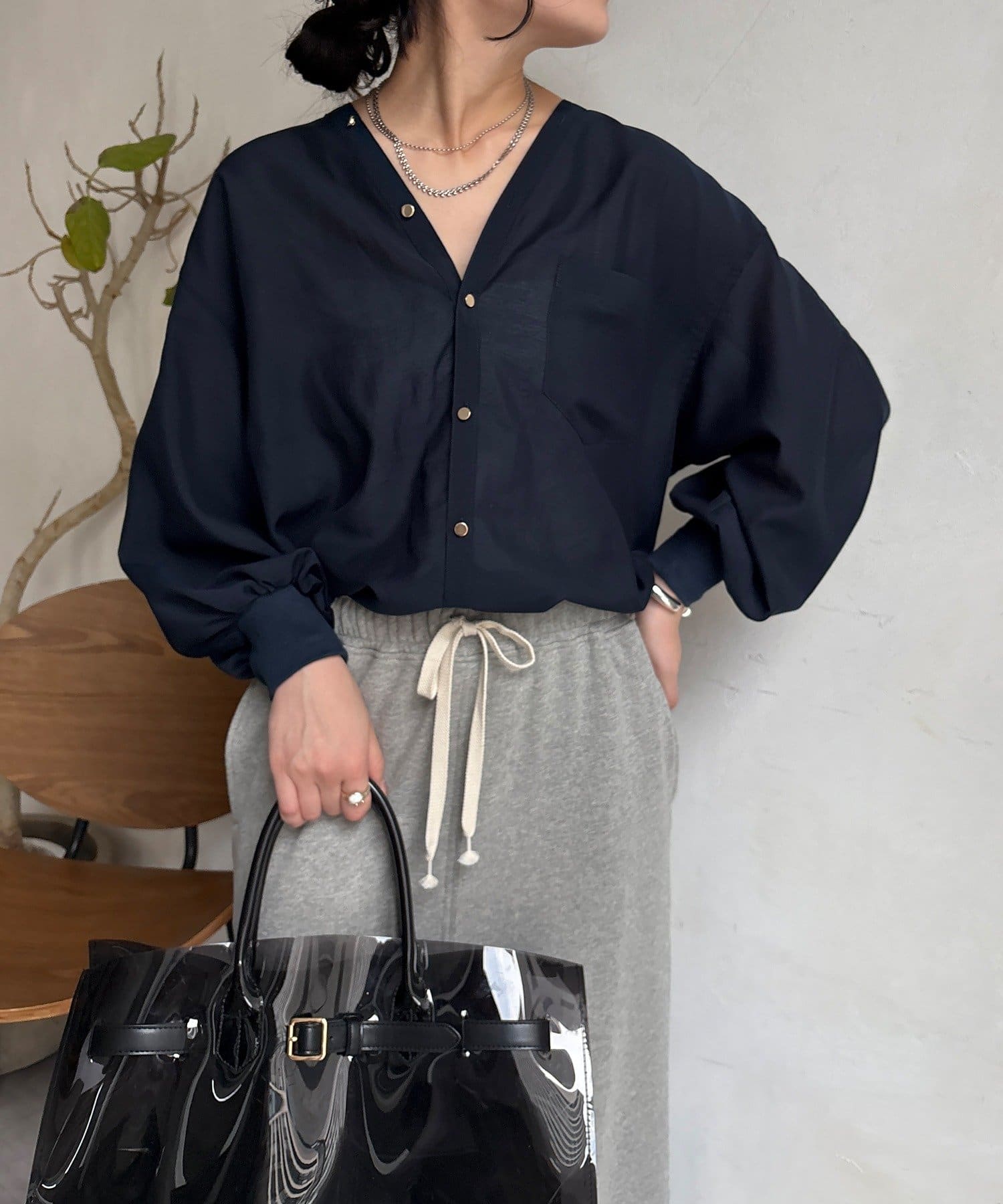 DOUDOU(ドゥドゥ) GOLDボタンVVシャツ