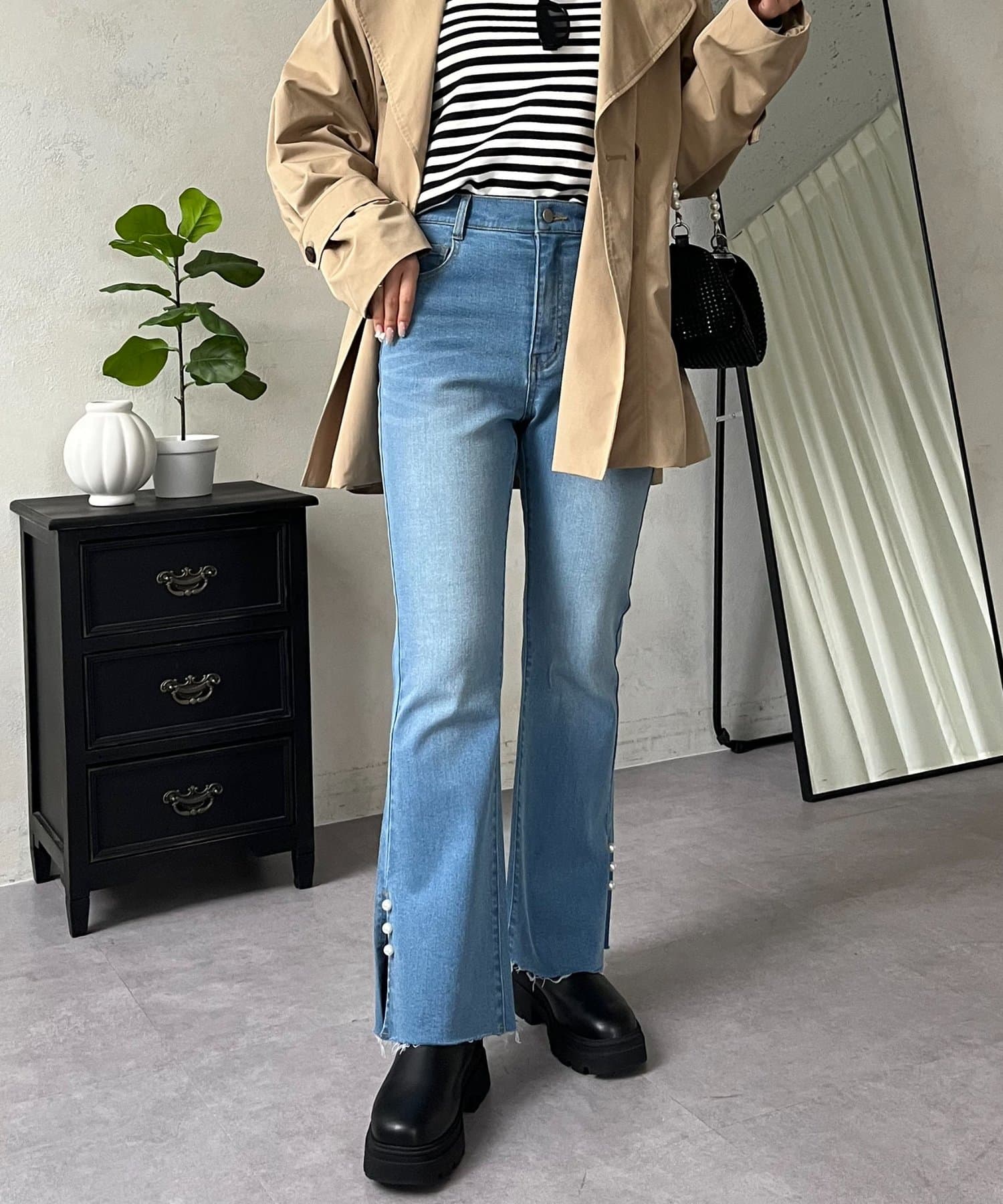 prose verse(プロズヴェール) パール付きサイドスリットフレアデニムパンツ