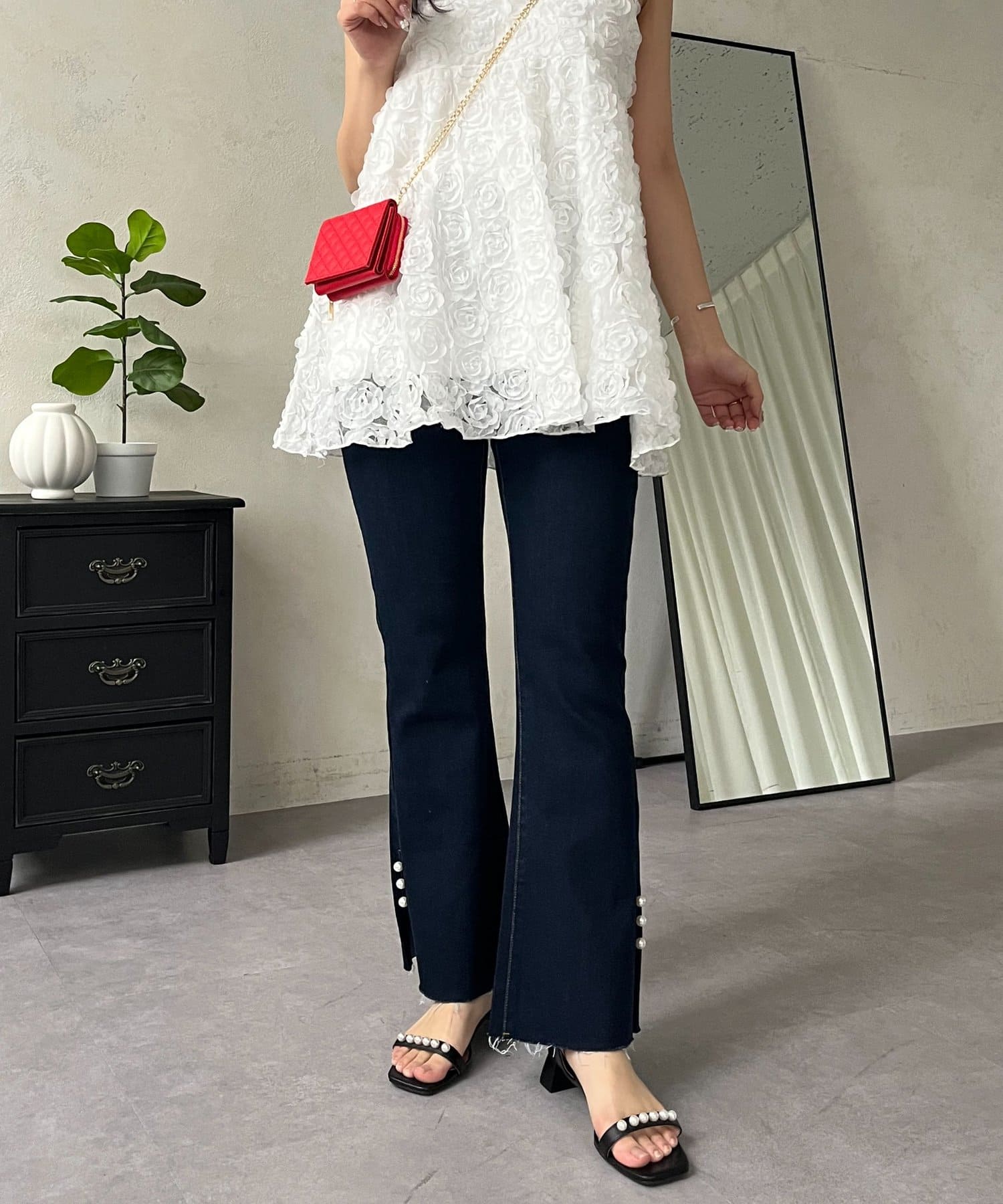 prose verse(プロズヴェール) パール付きサイドスリットフレアデニムパンツ