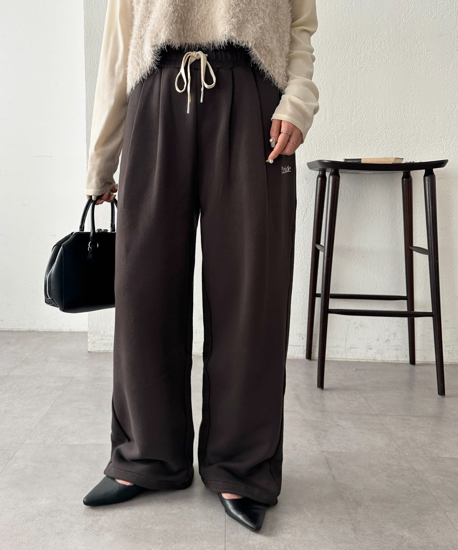 DISCOAT(ディスコート) 【Enlude/ユニセックス】ワンポイント刺繍バレルスウェットパンツ