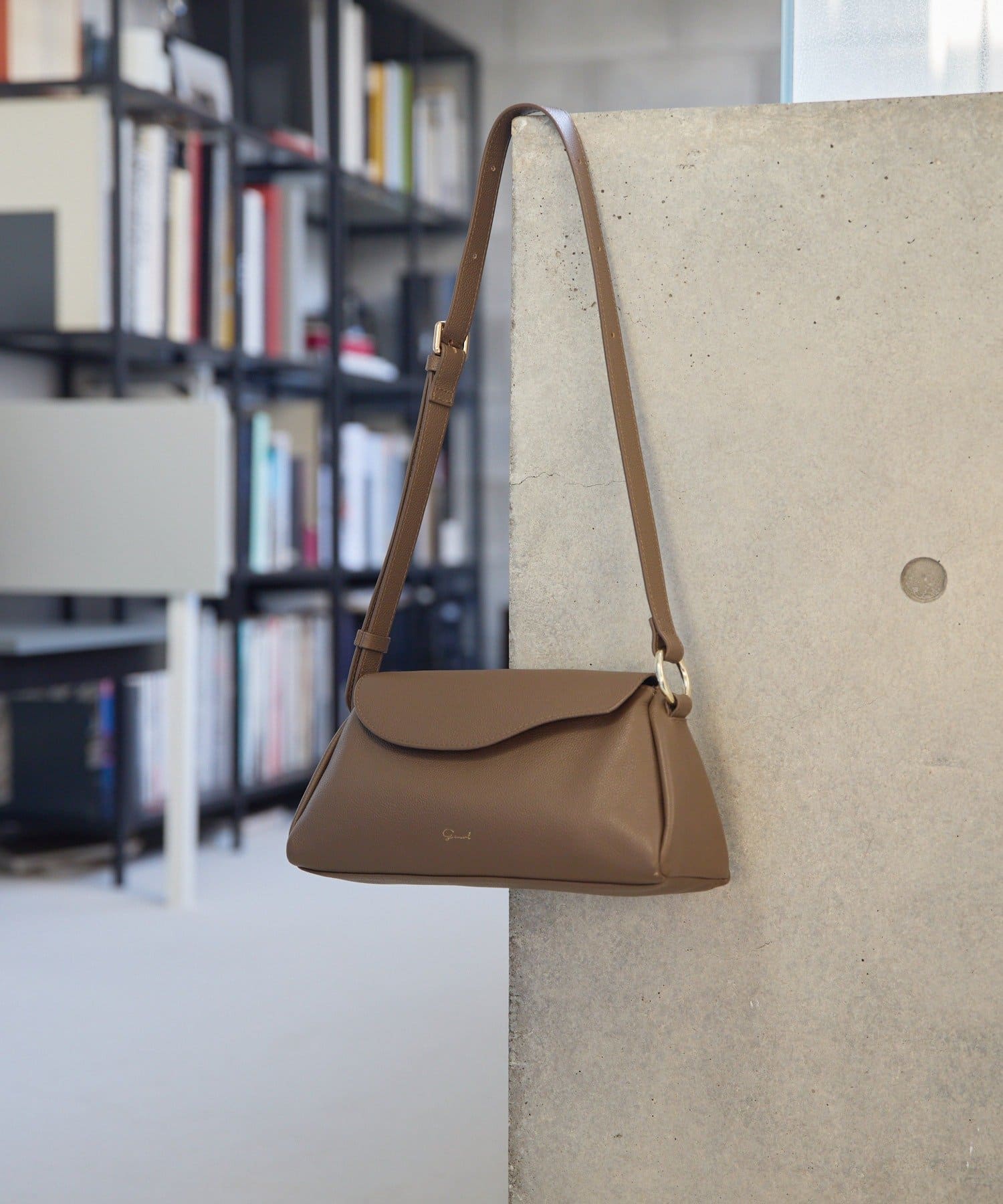 gemeil(ジェムイル) ニュアンスフラップショルダーバッグ(PT-357)