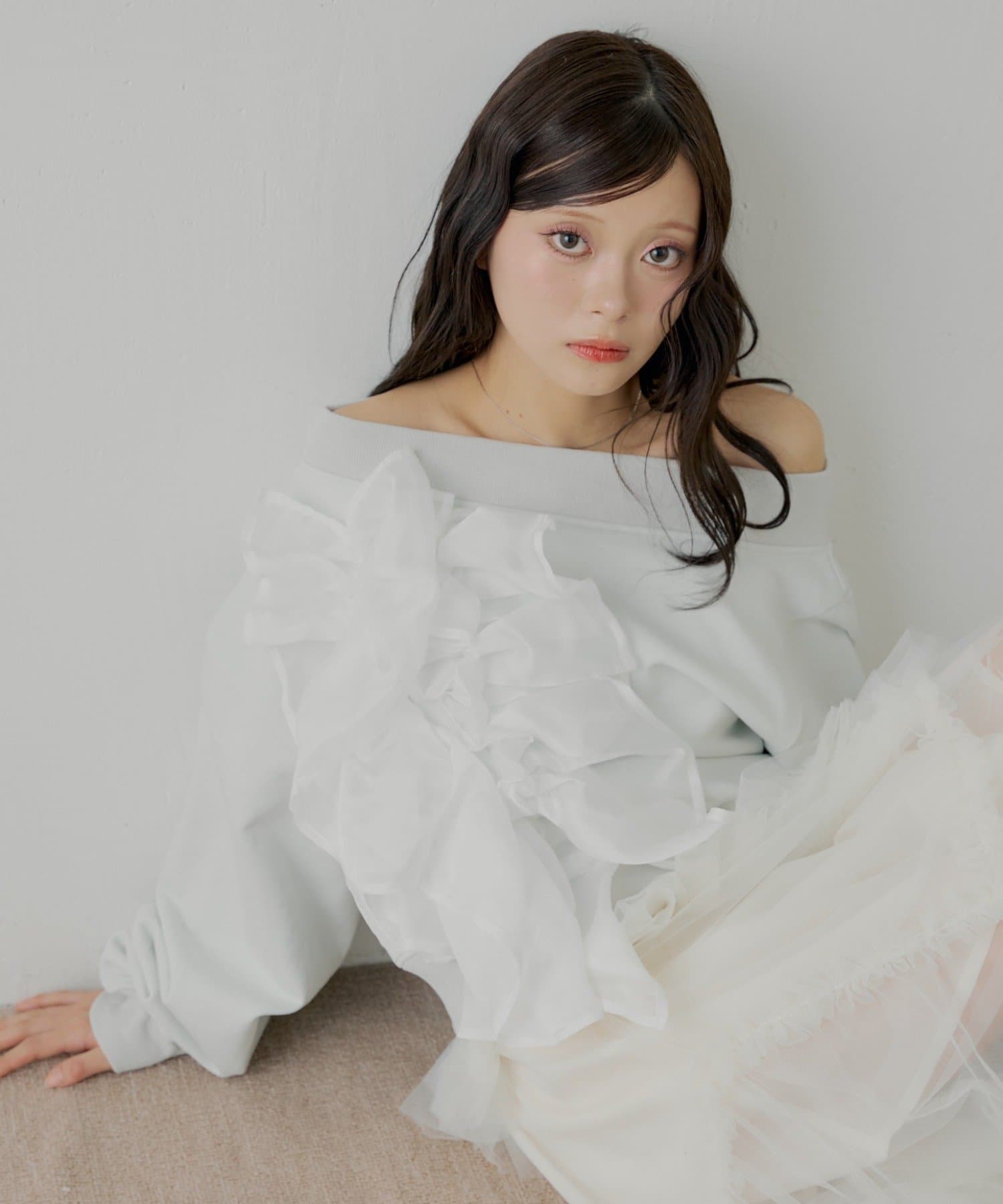 Chico(チコ) 【12/19(金)18時販売】ランダムチュールデザインオフショルスウェット