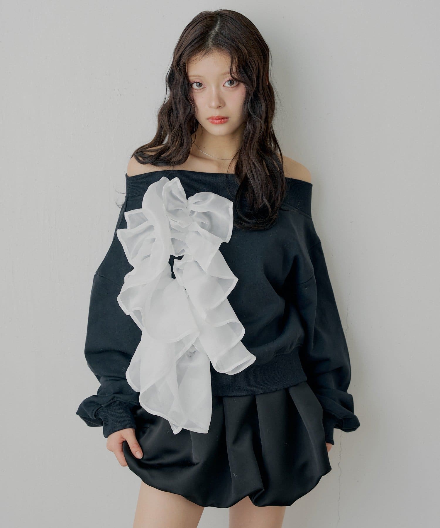 Chico(チコ) 【12/19(金)18時販売】ランダムチュールデザインオフショルスウェット