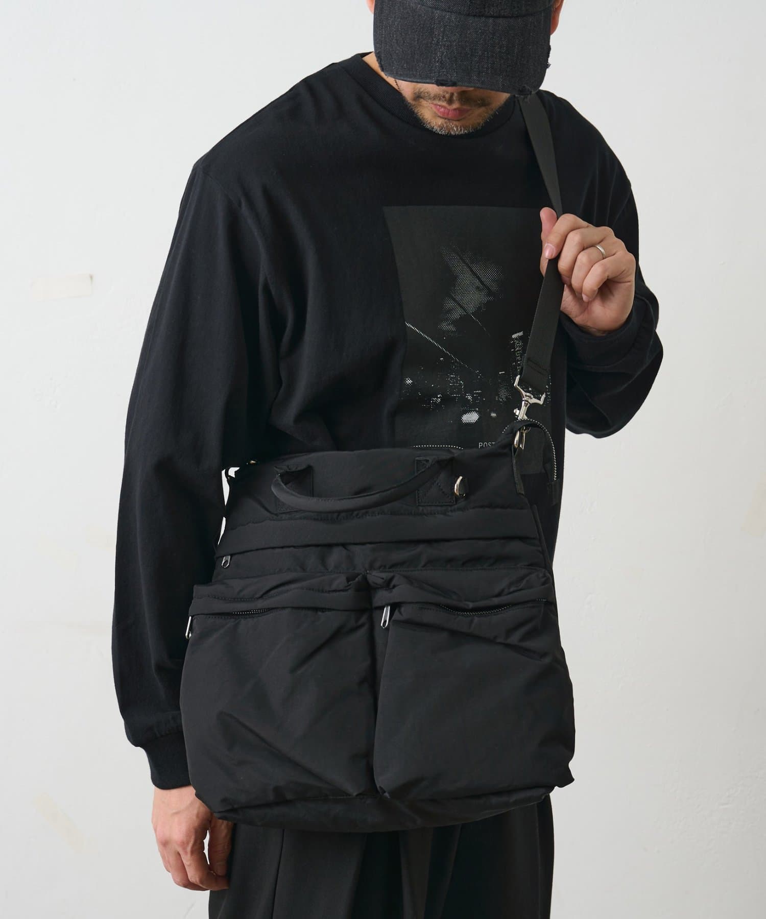 COLONY 2139(コロニー トゥーワンスリーナイン) マルチポケットヘルメットバッグ