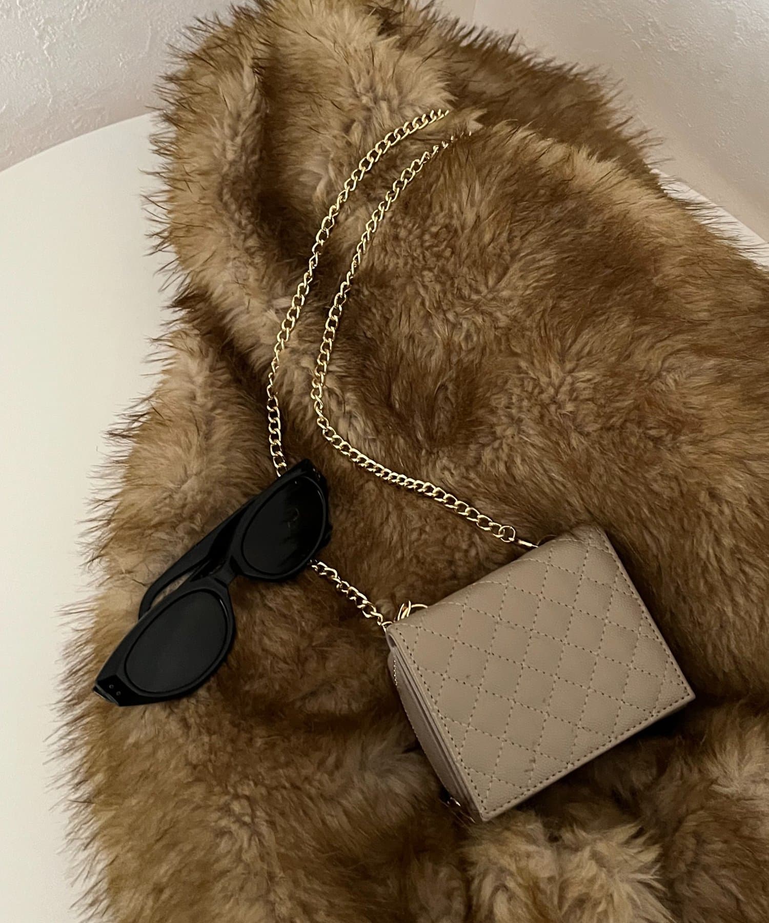 prose verse(プロズヴェール) チェーンショルダー付きキルティングミニ財布