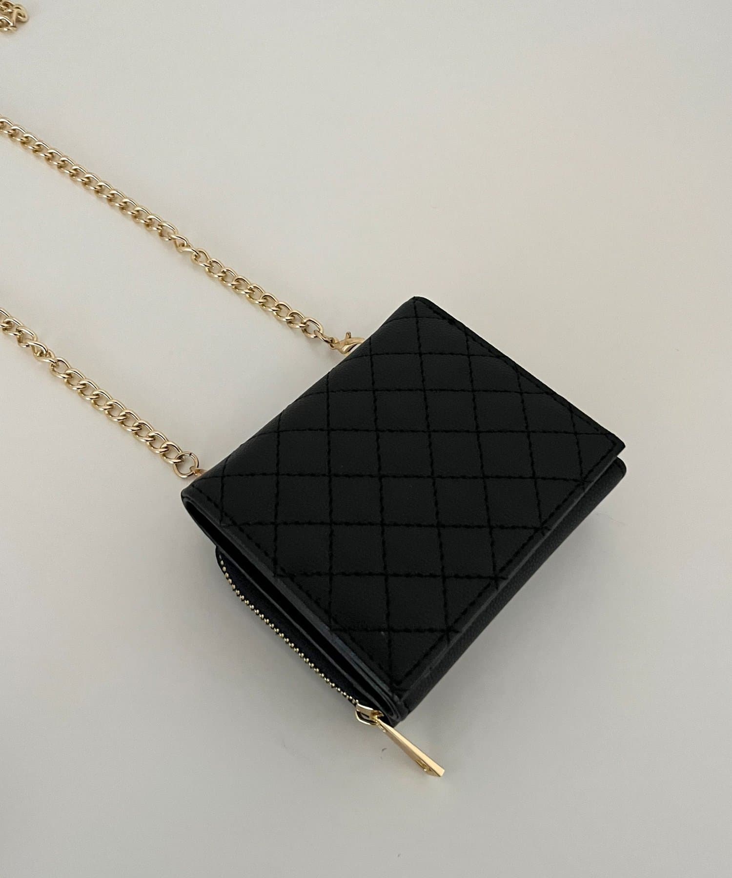 prose verse(プロズヴェール) チェーンショルダー付きキルティングミニ財布