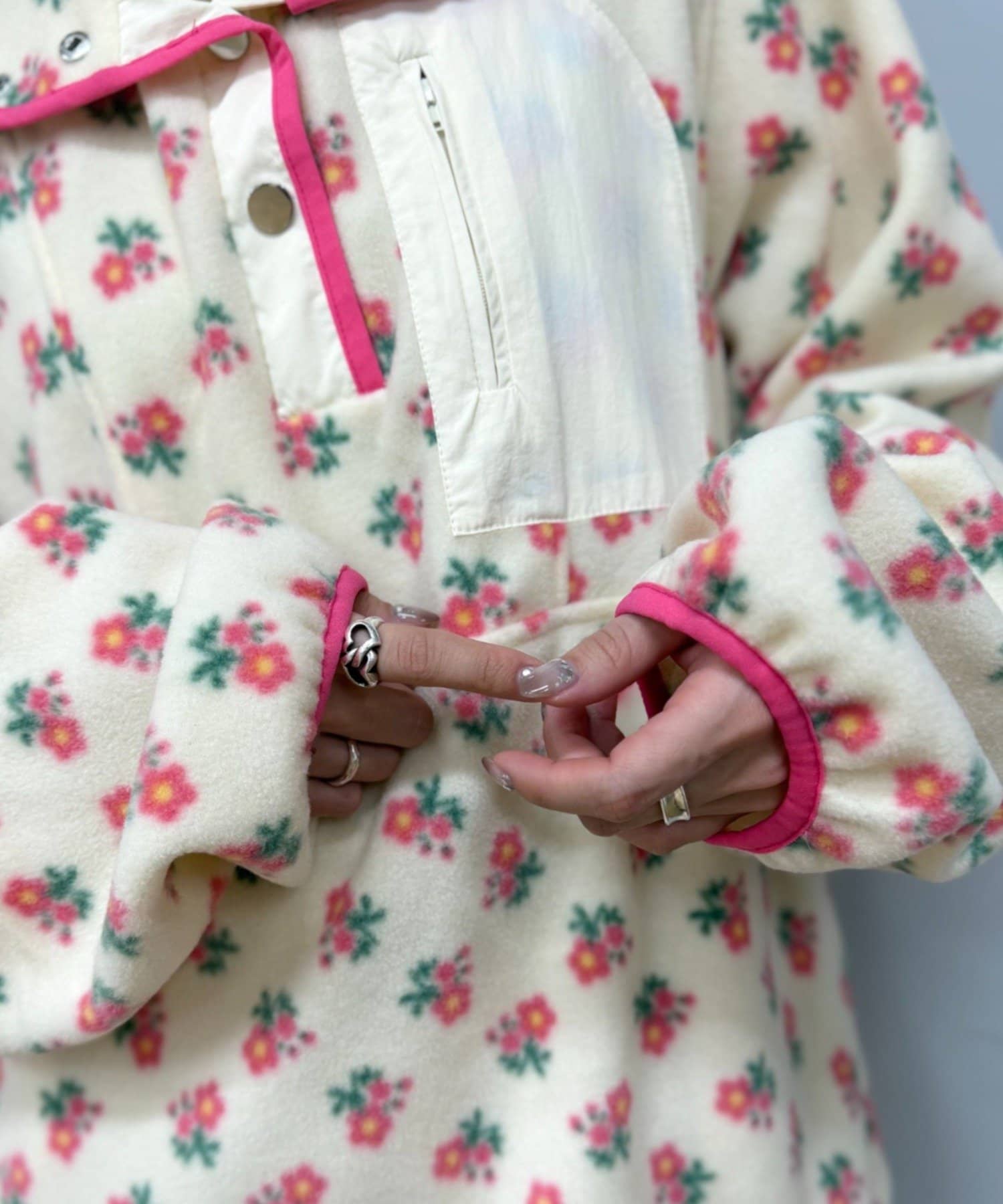 w closet(ダブルクローゼット) 花柄フリースプルオーバー