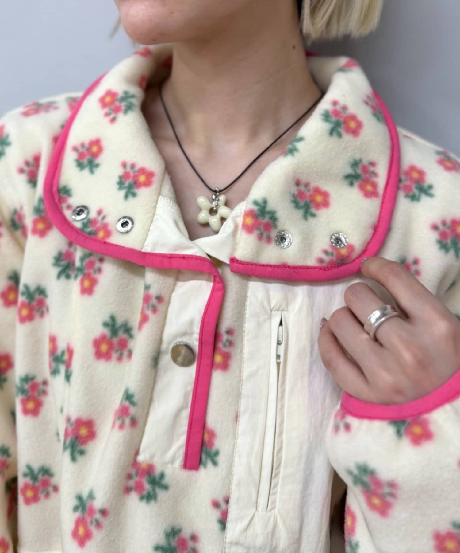 w closet(ダブルクローゼット) 花柄フリースプルオーバー