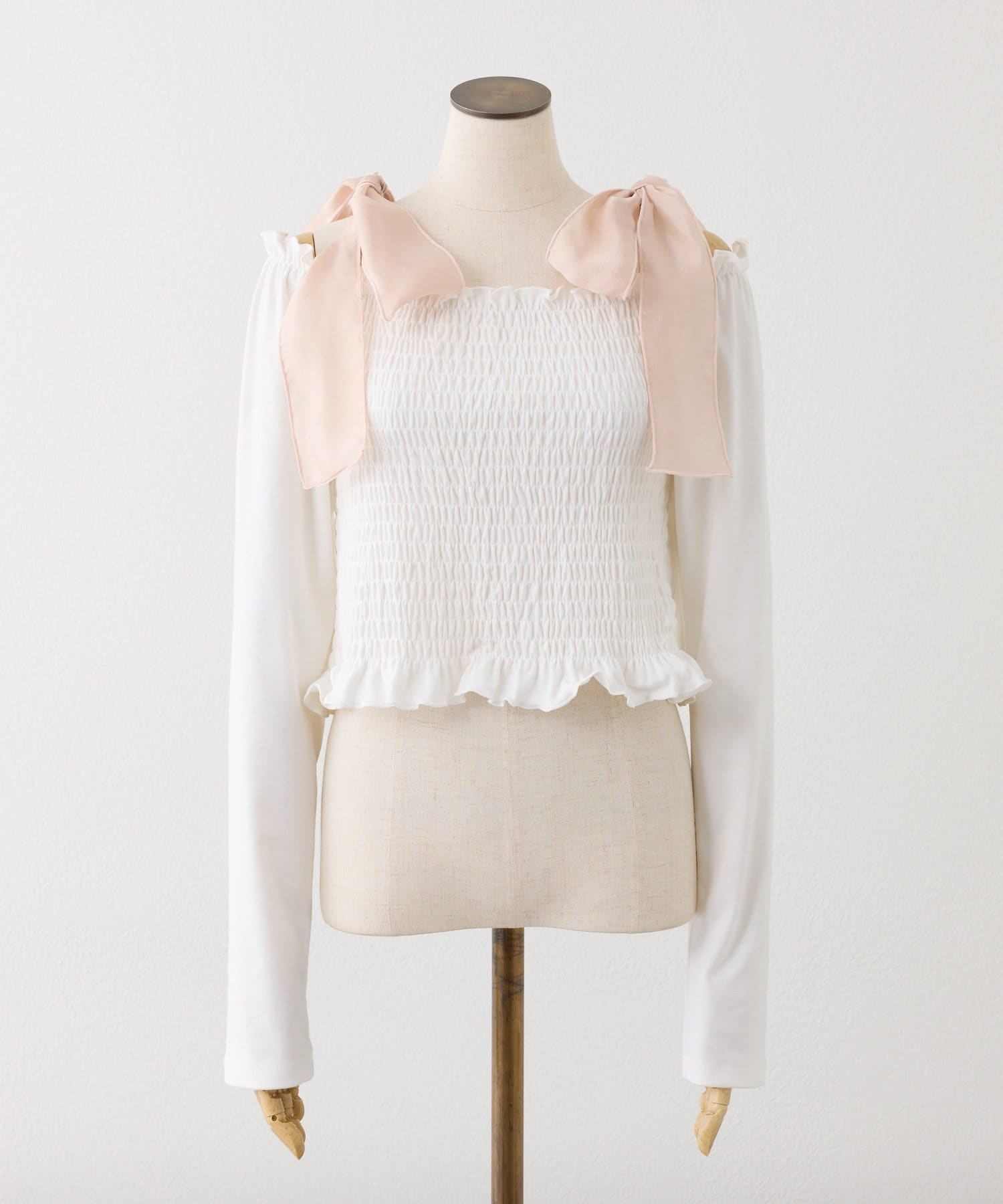 one after another NICE CLAUP(ワンアフターアナザー ナイスクラップ) 肩リボンシャーリングトップス