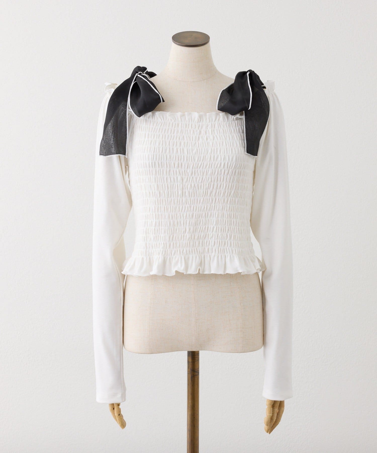 one after another NICE CLAUP(ワンアフターアナザー ナイスクラップ) 肩リボンシャーリングトップス