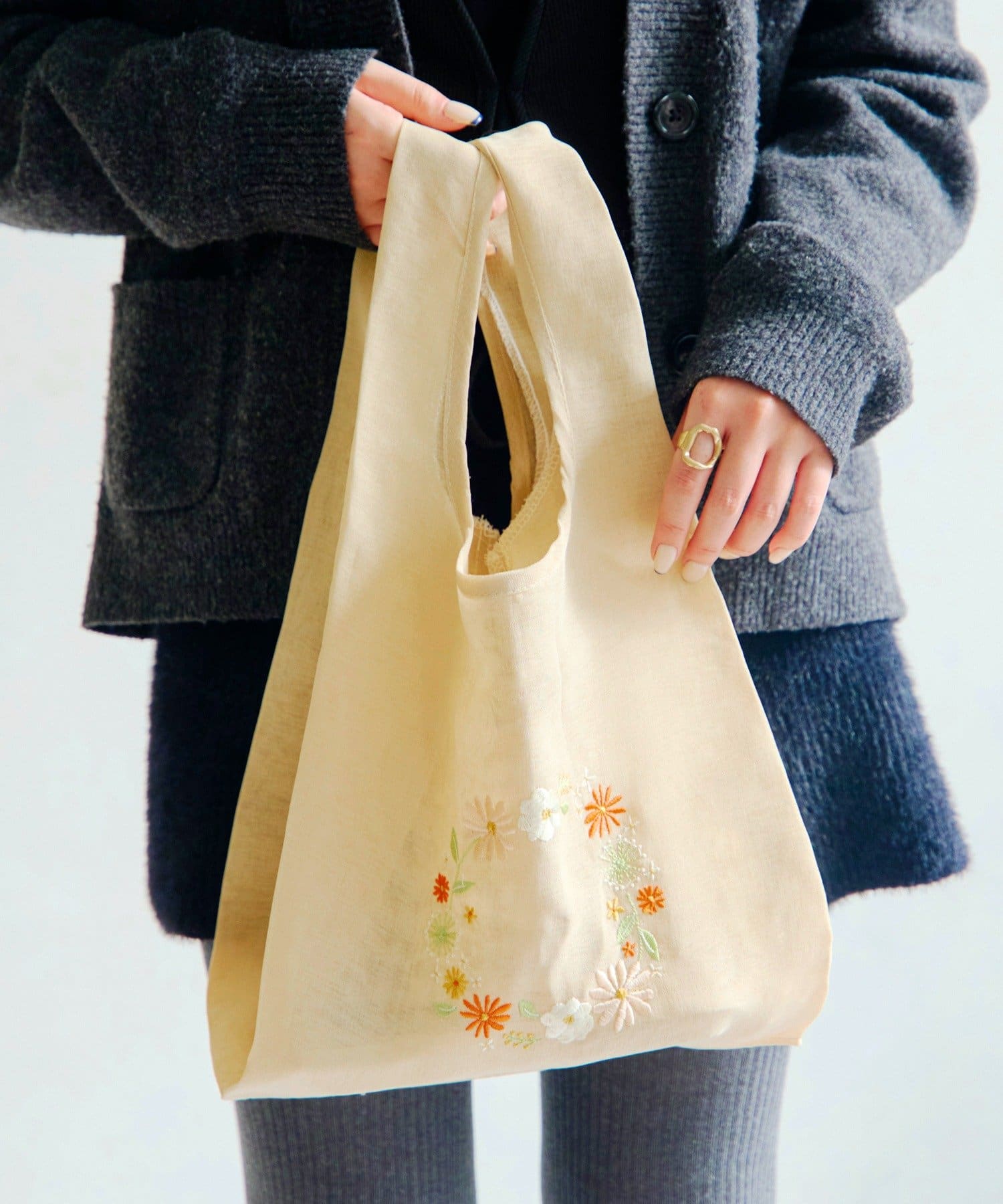 salut!(サリュ) リース刺繍マルシェバッグ