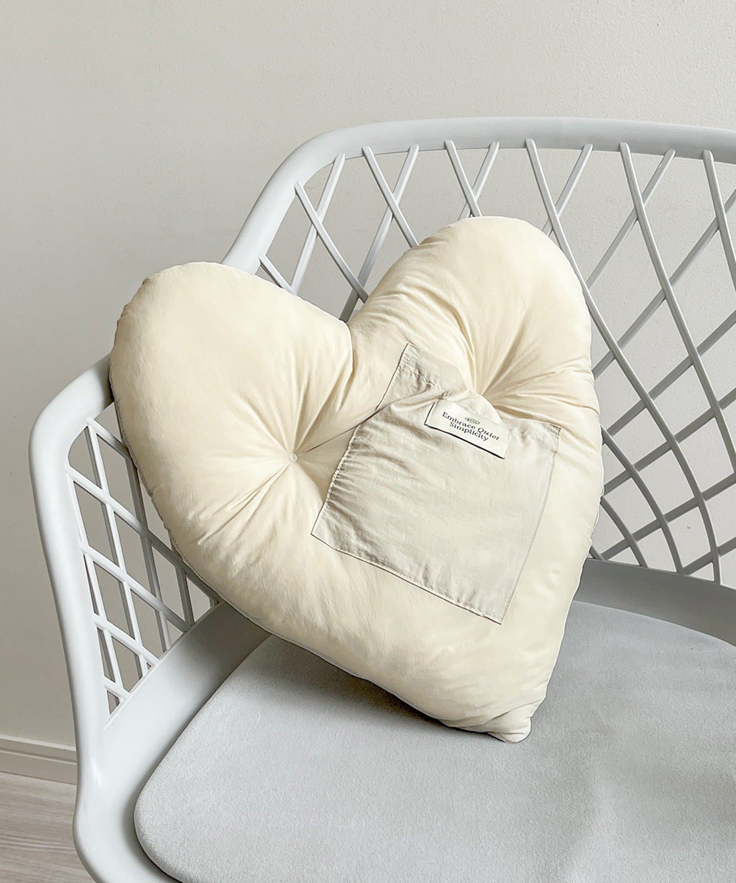 3COINS(スリーコインズ) モコモコハート型クッション