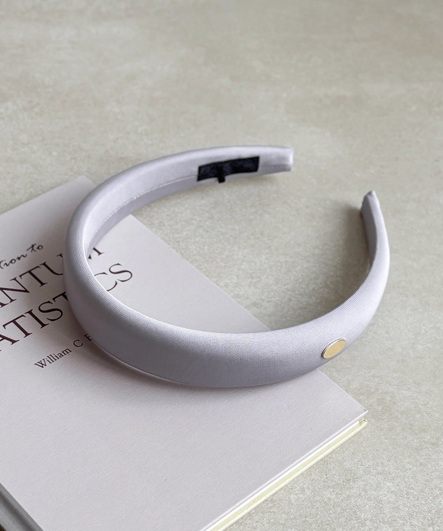 3COINS(スリーコインズ) プレート付きツイルカチューシャ