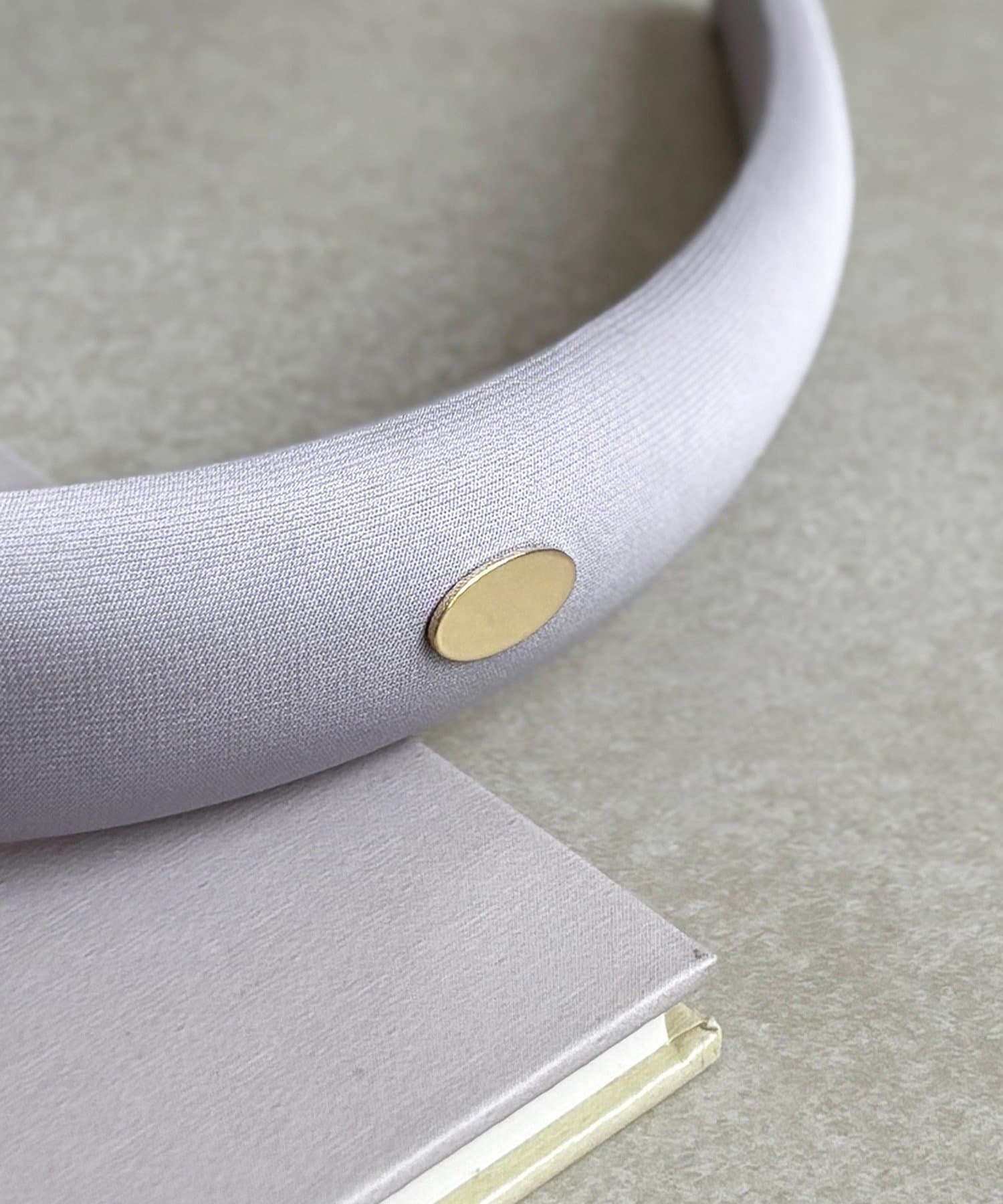 3COINS(スリーコインズ) プレート付きツイルカチューシャ