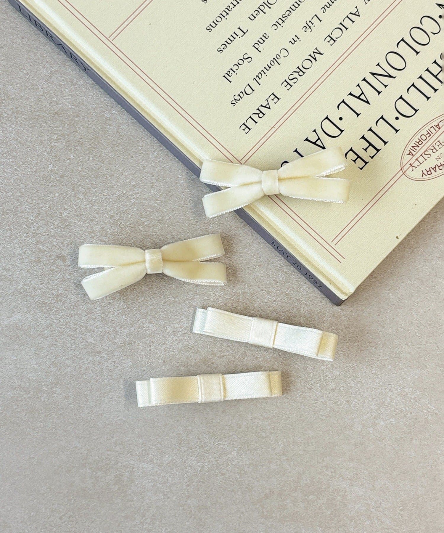 3COINS(スリーコインズ) リボンクリップ4個セット