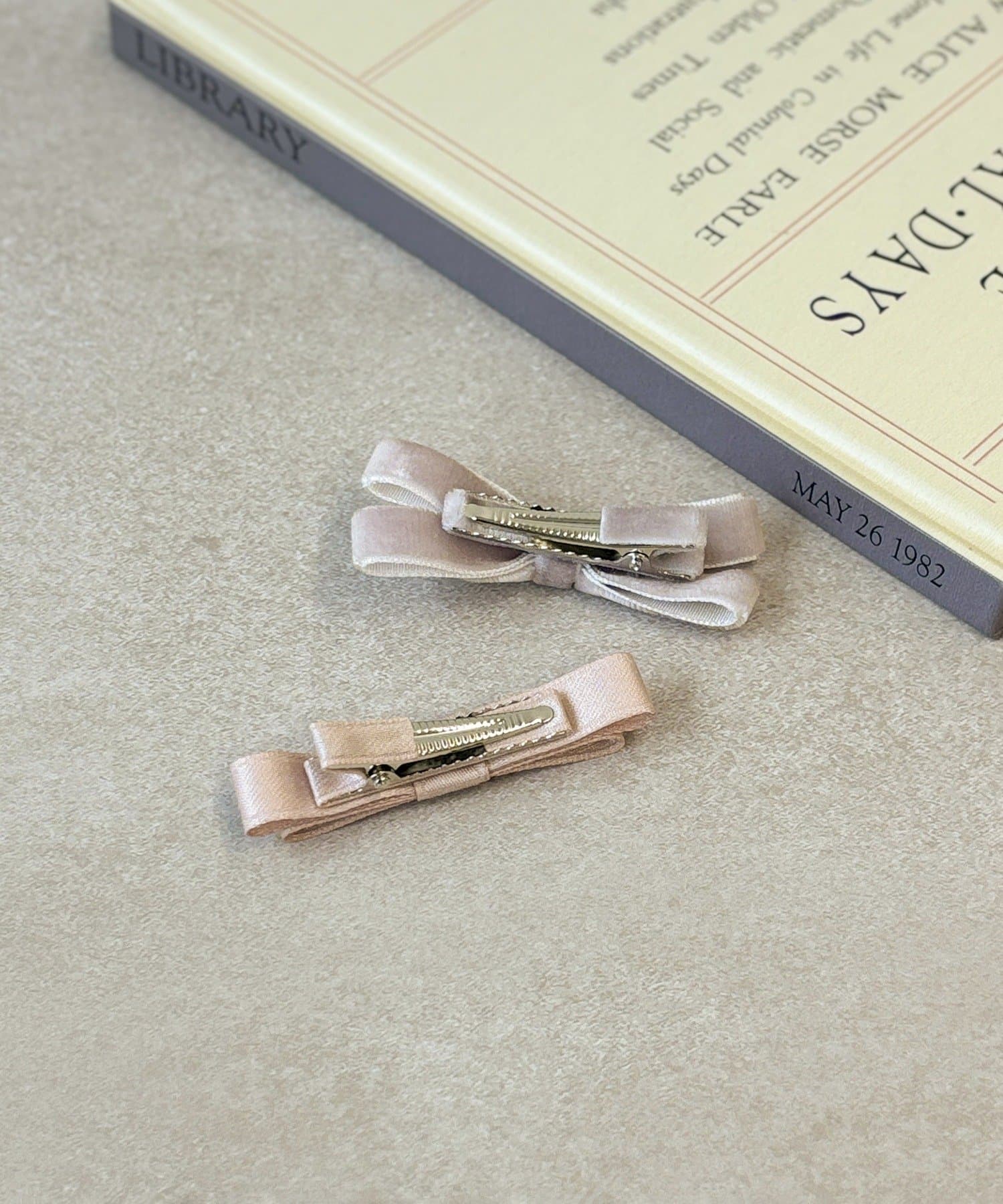 3COINS(スリーコインズ) リボンクリップ4個セット