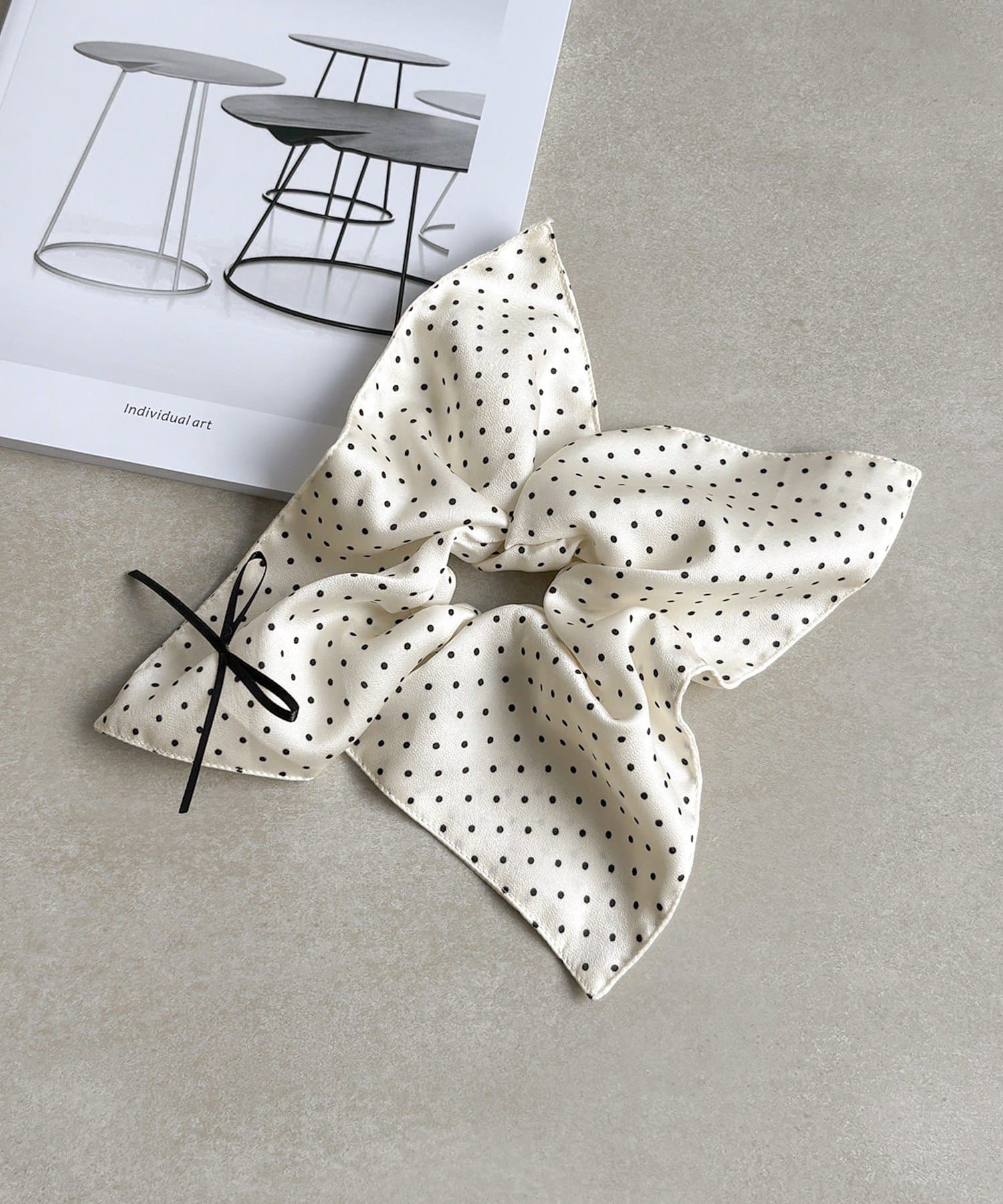 3COINS(スリーコインズ) ドットスクエアビッグシュシュ