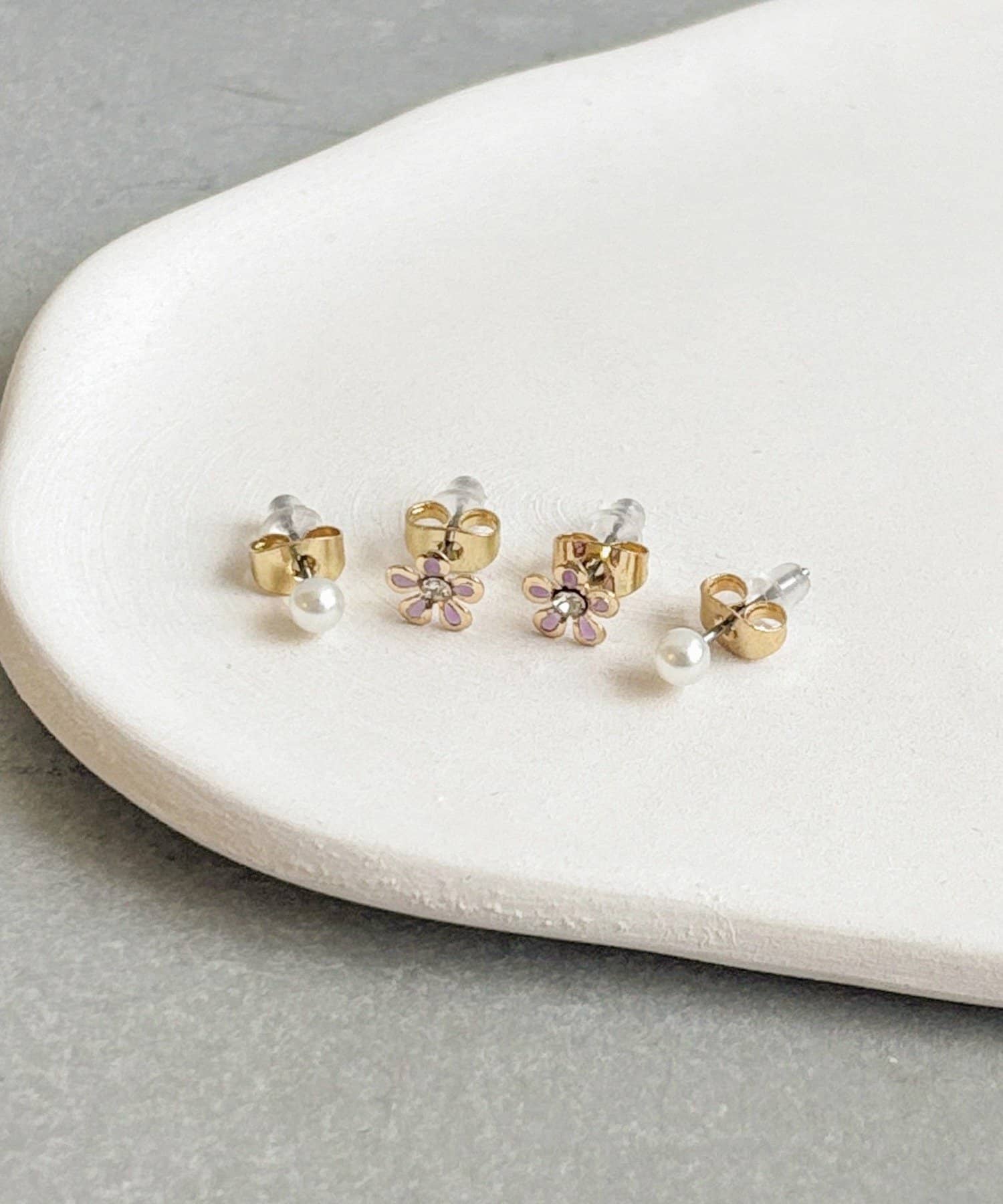 3COINS(スリーコインズ) フラワーパールピアス4個セット