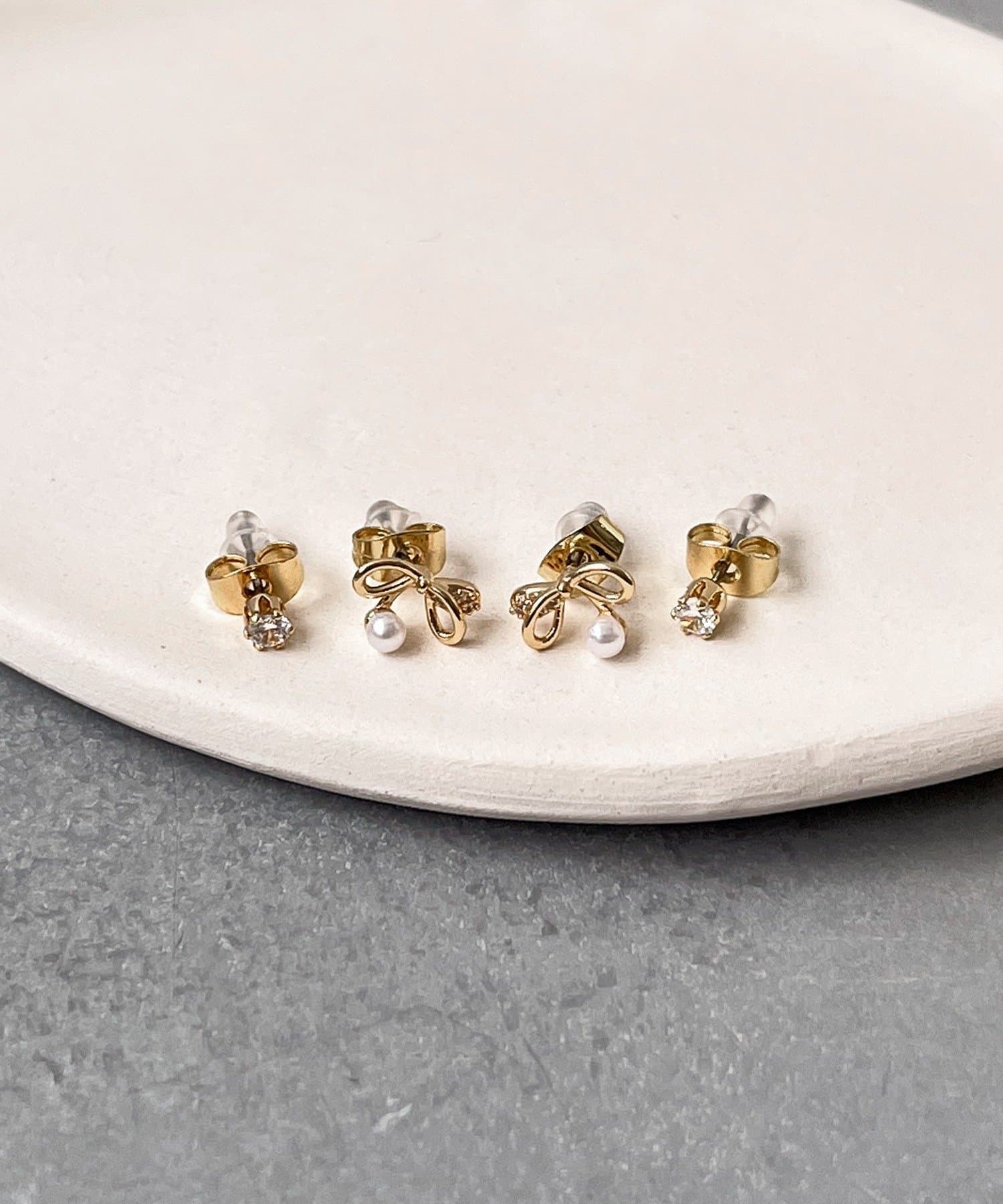 3COINS(スリーコインズ) リボンピアス4個セット