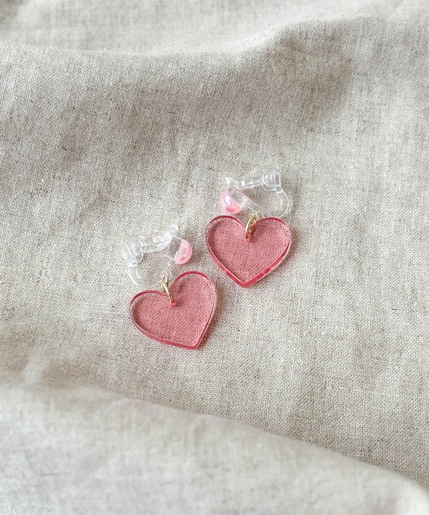 3COINS(スリーコインズ) クリアハートイヤリング／KIDS