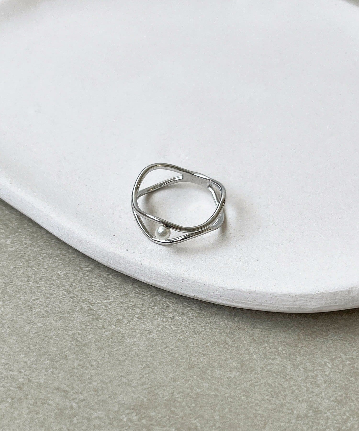 3COINS(スリーコインズ) パール付2ラインリング