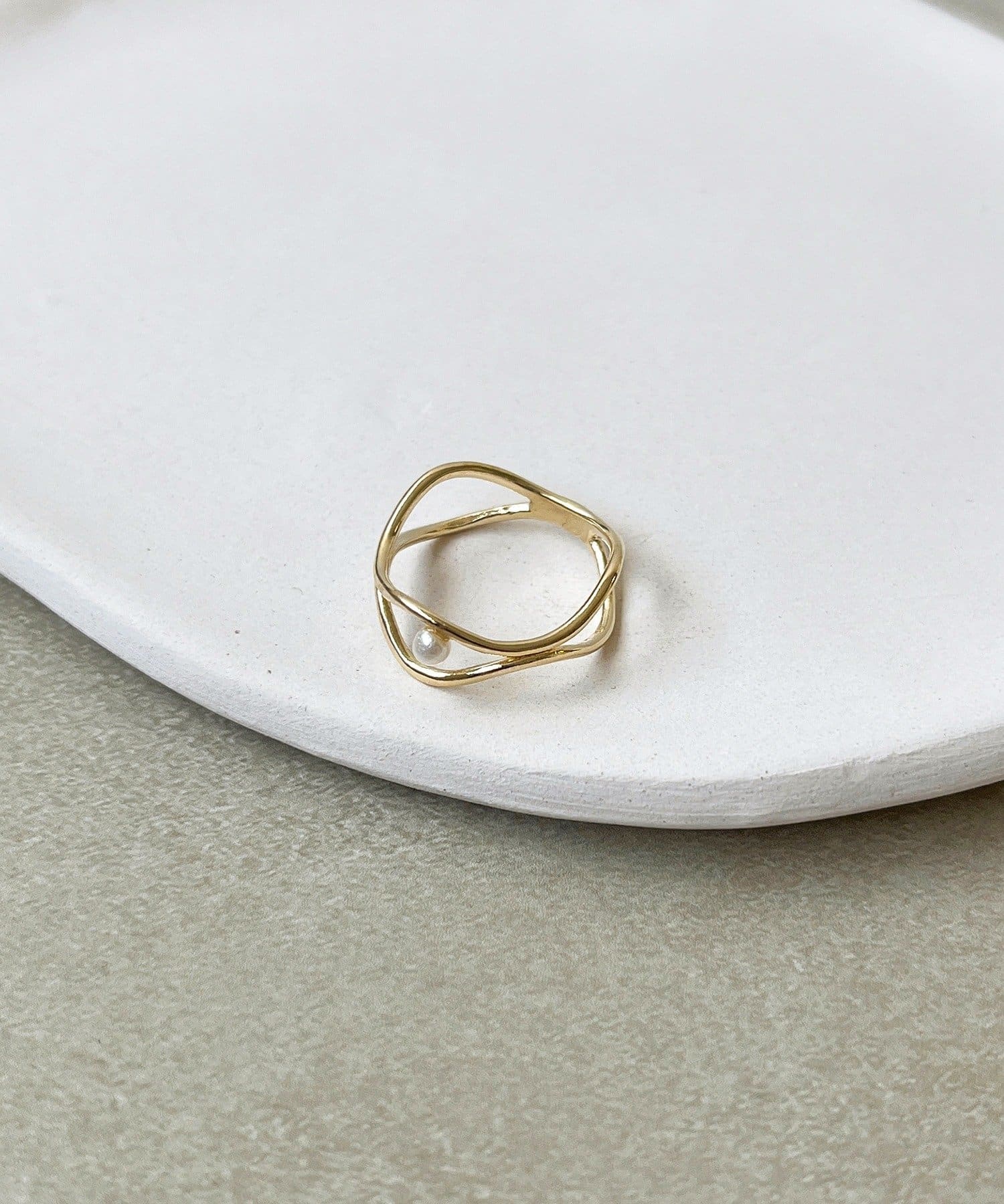 3COINS(スリーコインズ) パール付2ラインリング