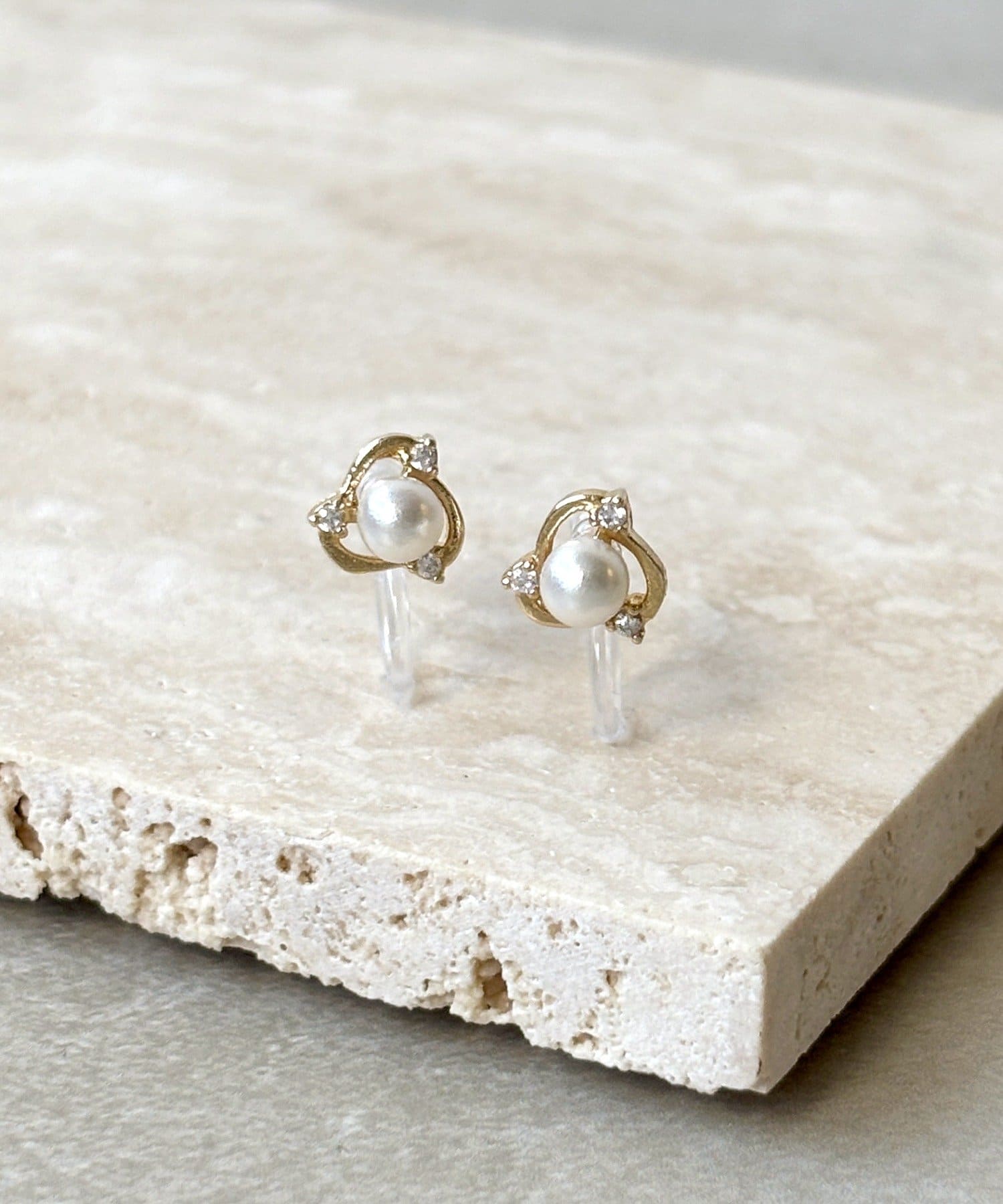 3COINS(スリーコインズ) センターパール樹脂イヤリング