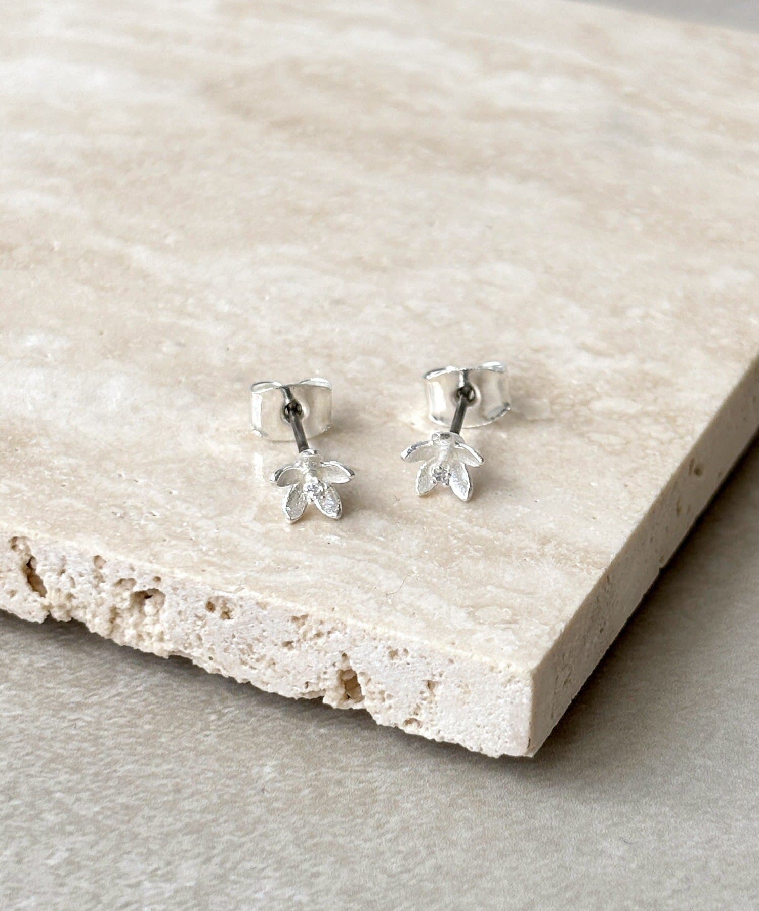 3COINS(スリーコインズ) ミニフラワーピアス