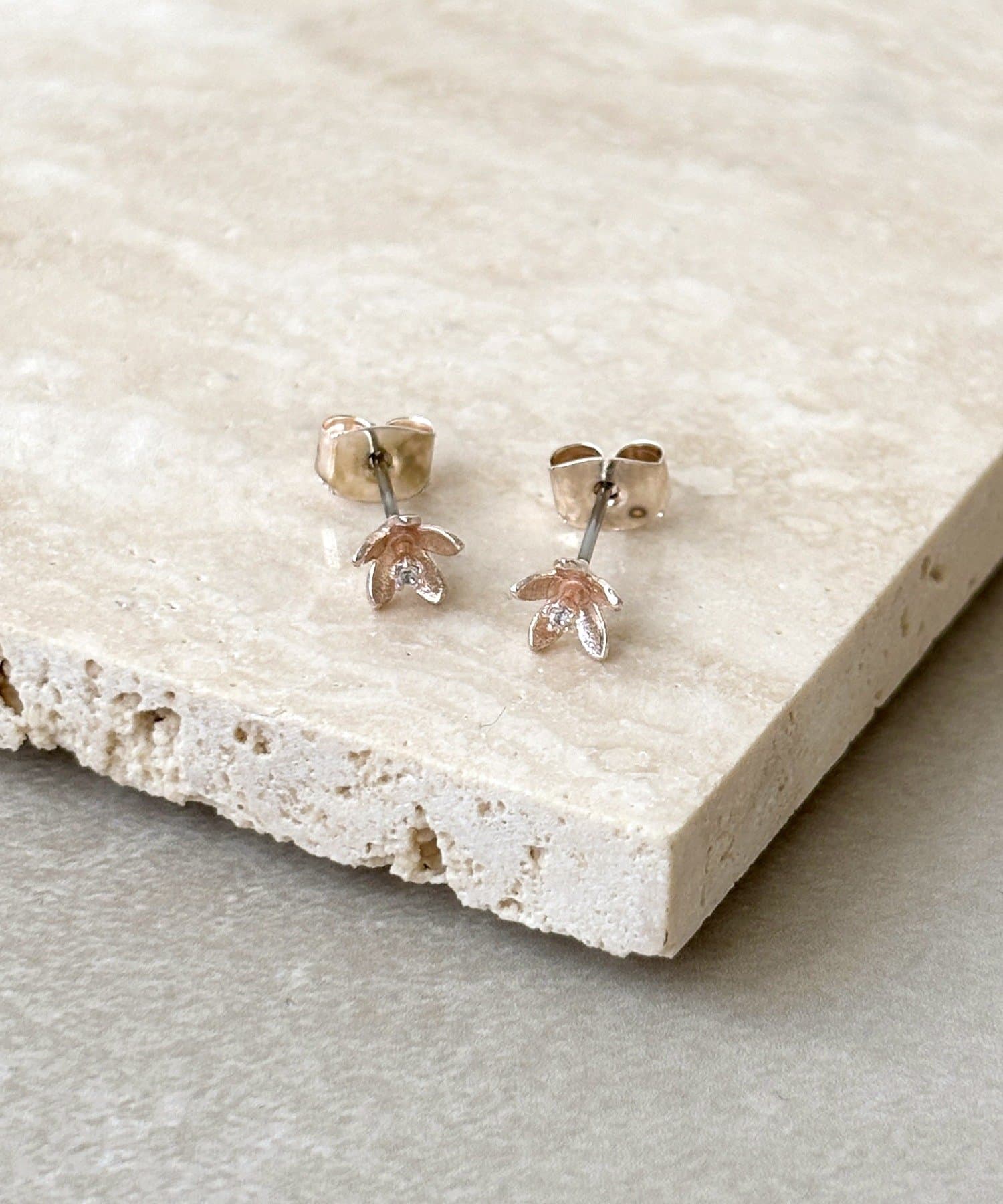 3COINS(スリーコインズ) ミニフラワーピアス