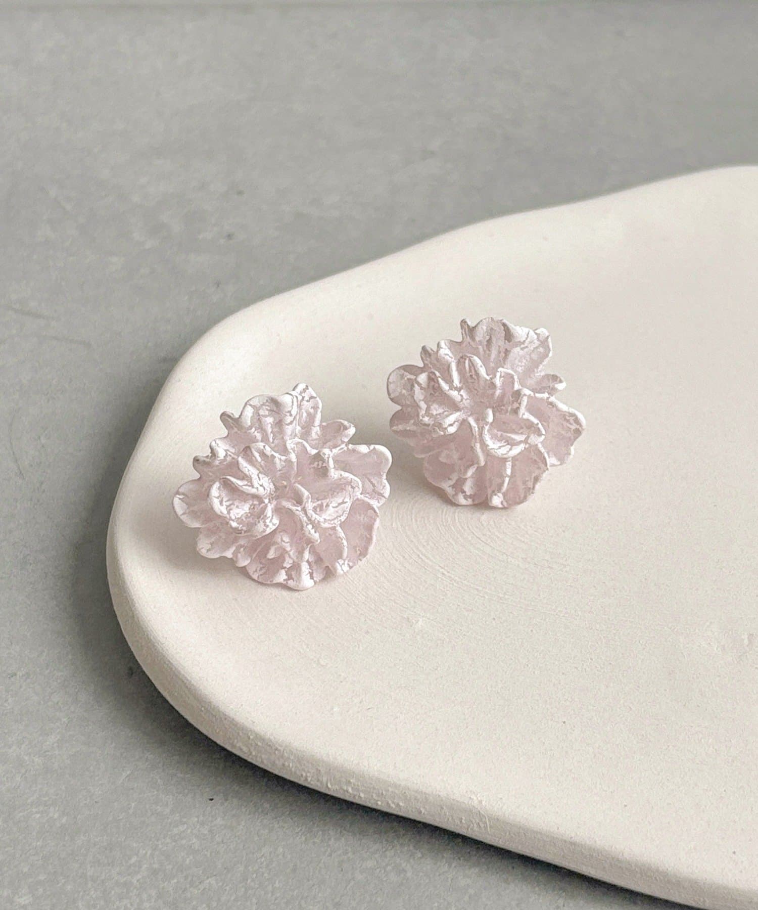 3COINS(スリーコインズ) ビッグフラワーピアス