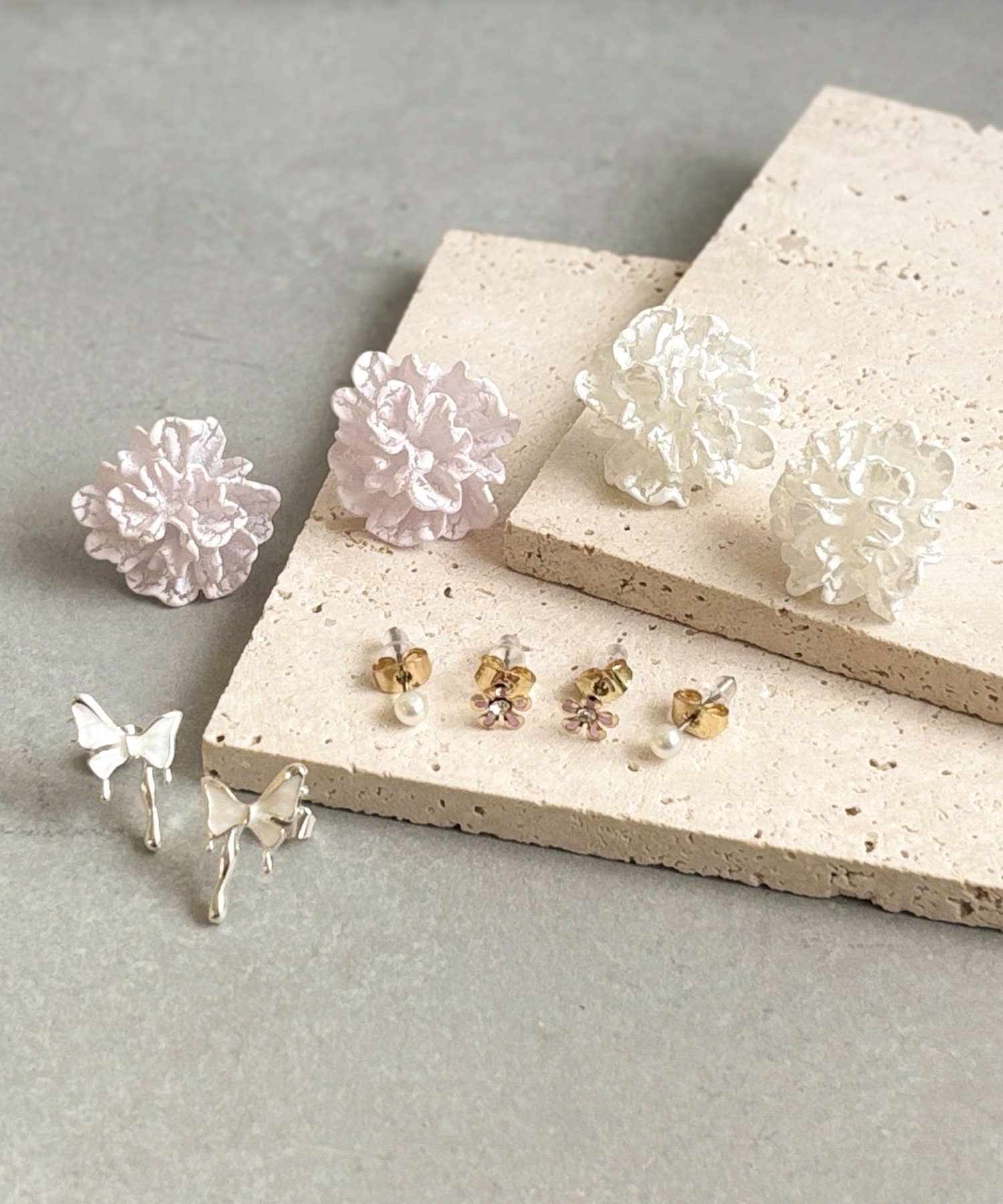 3COINS(スリーコインズ) ビッグフラワーピアス